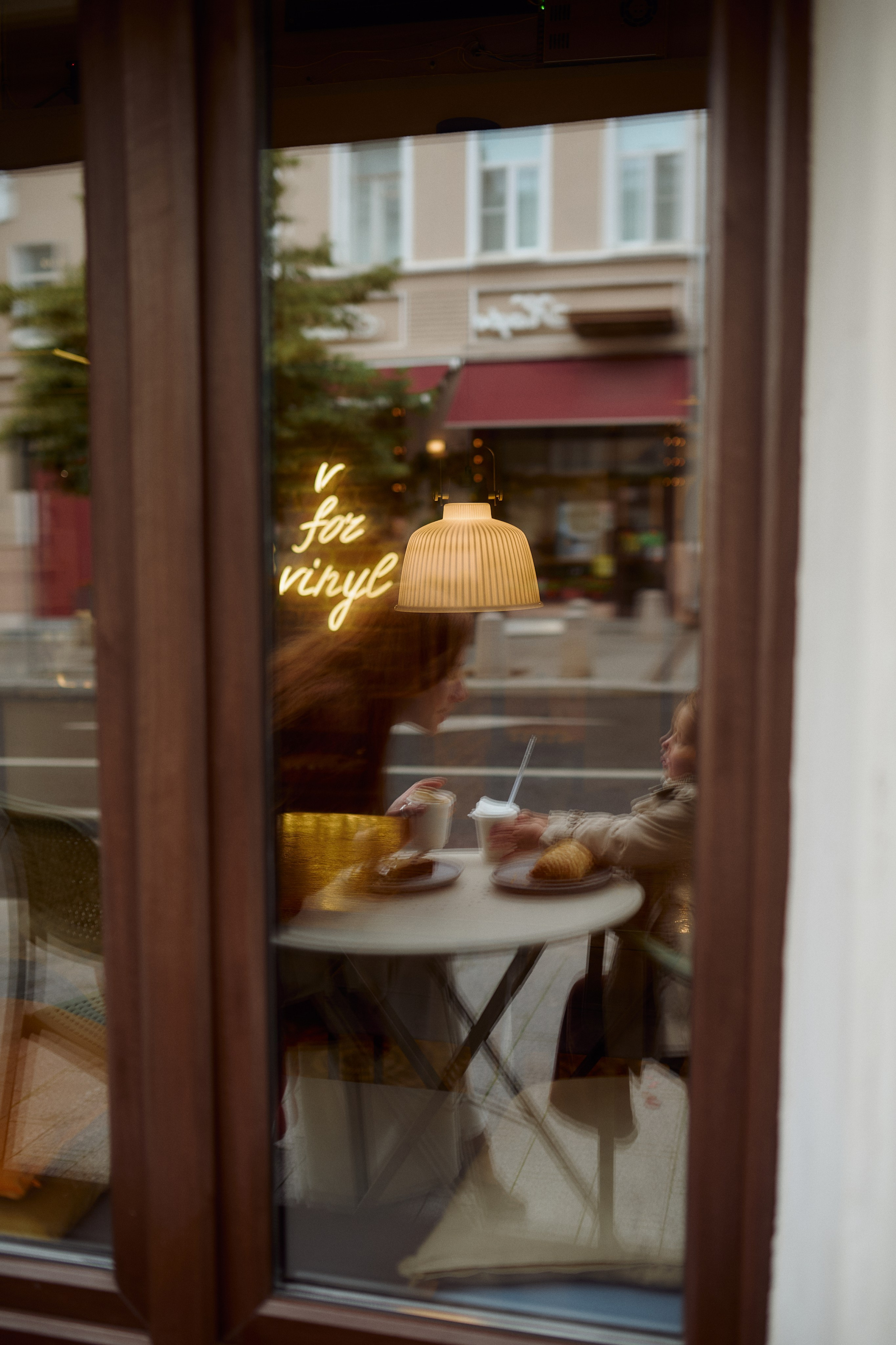 Рита и Кира. Прогулка по центру. Семейный и свадебный lifestyle-фотограф в Москве Мария Петрова