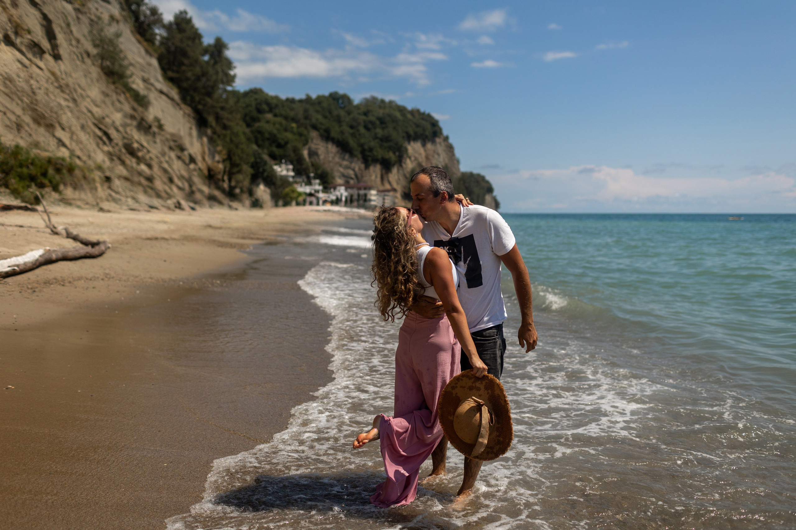 Песчаный пляж в Пицунде 30 мин. 4т. RetroChic Фото