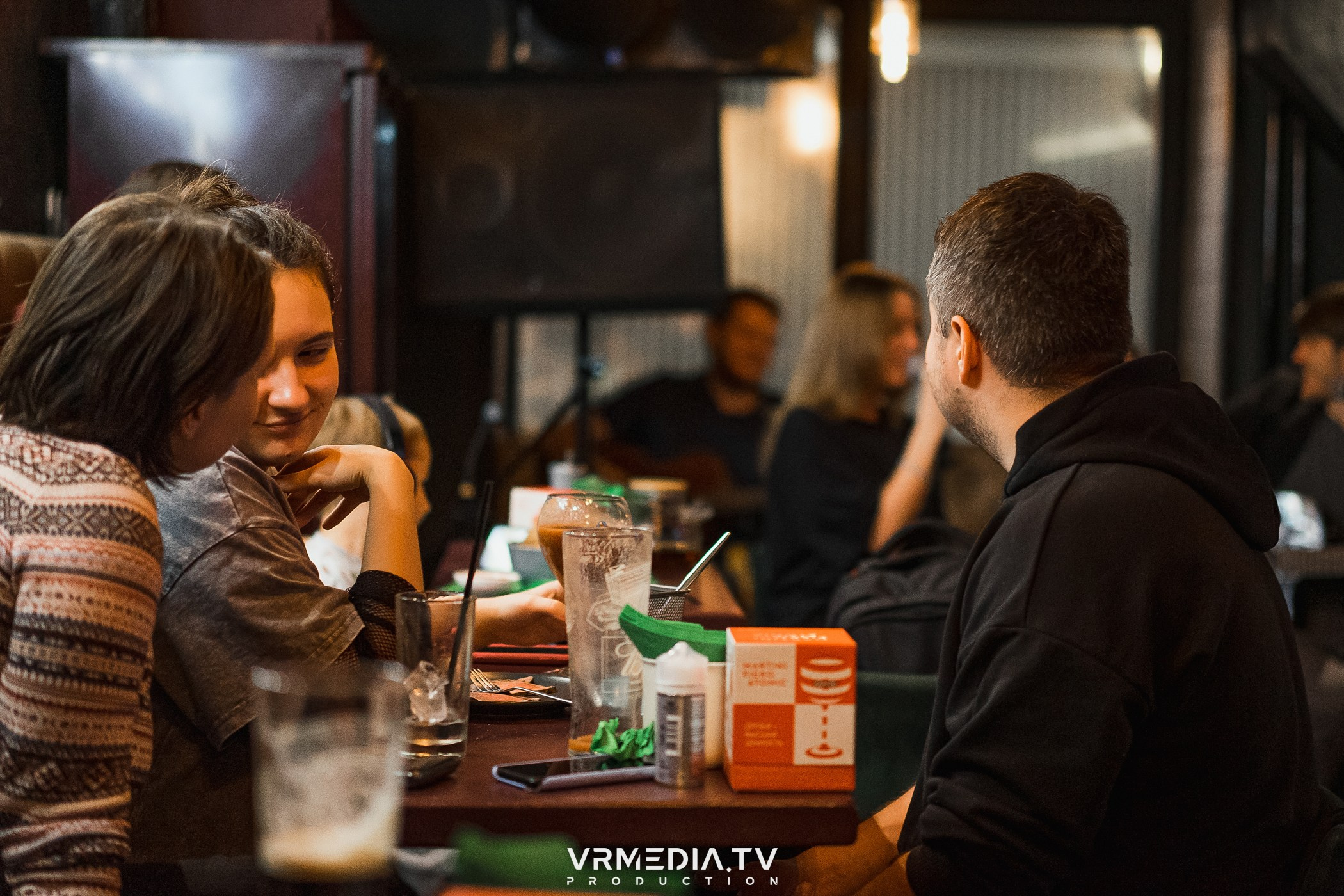 Art Talk с Настоящим Квартирником в баре «Supreme»