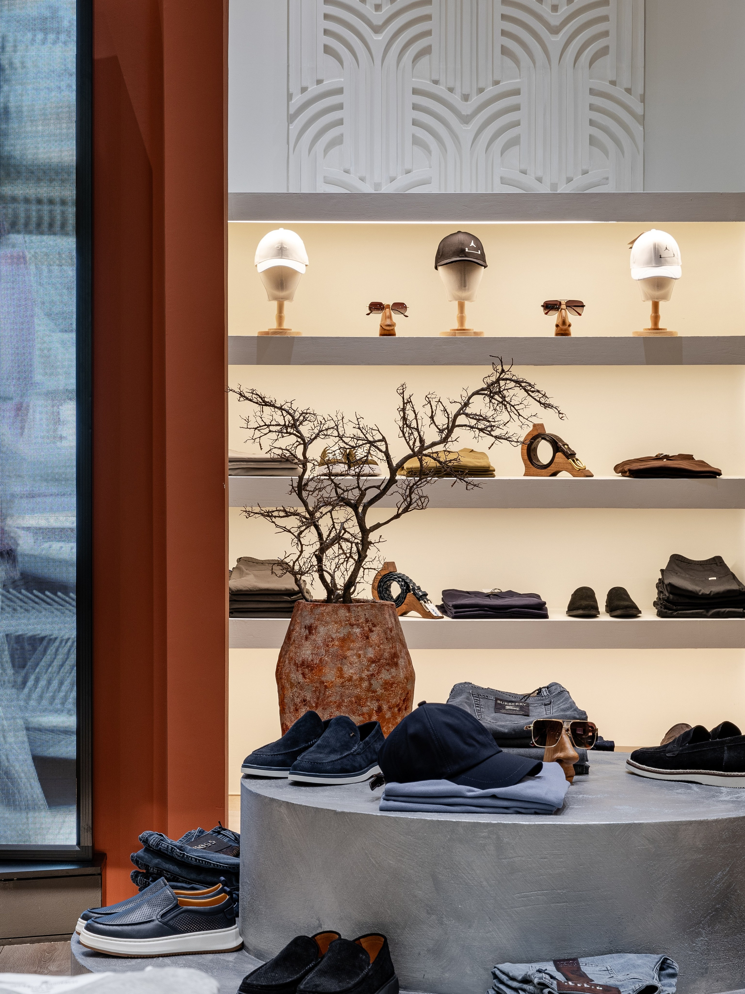 Интерьер магазина USU в Гагре. Интерьерный фотограф Москва