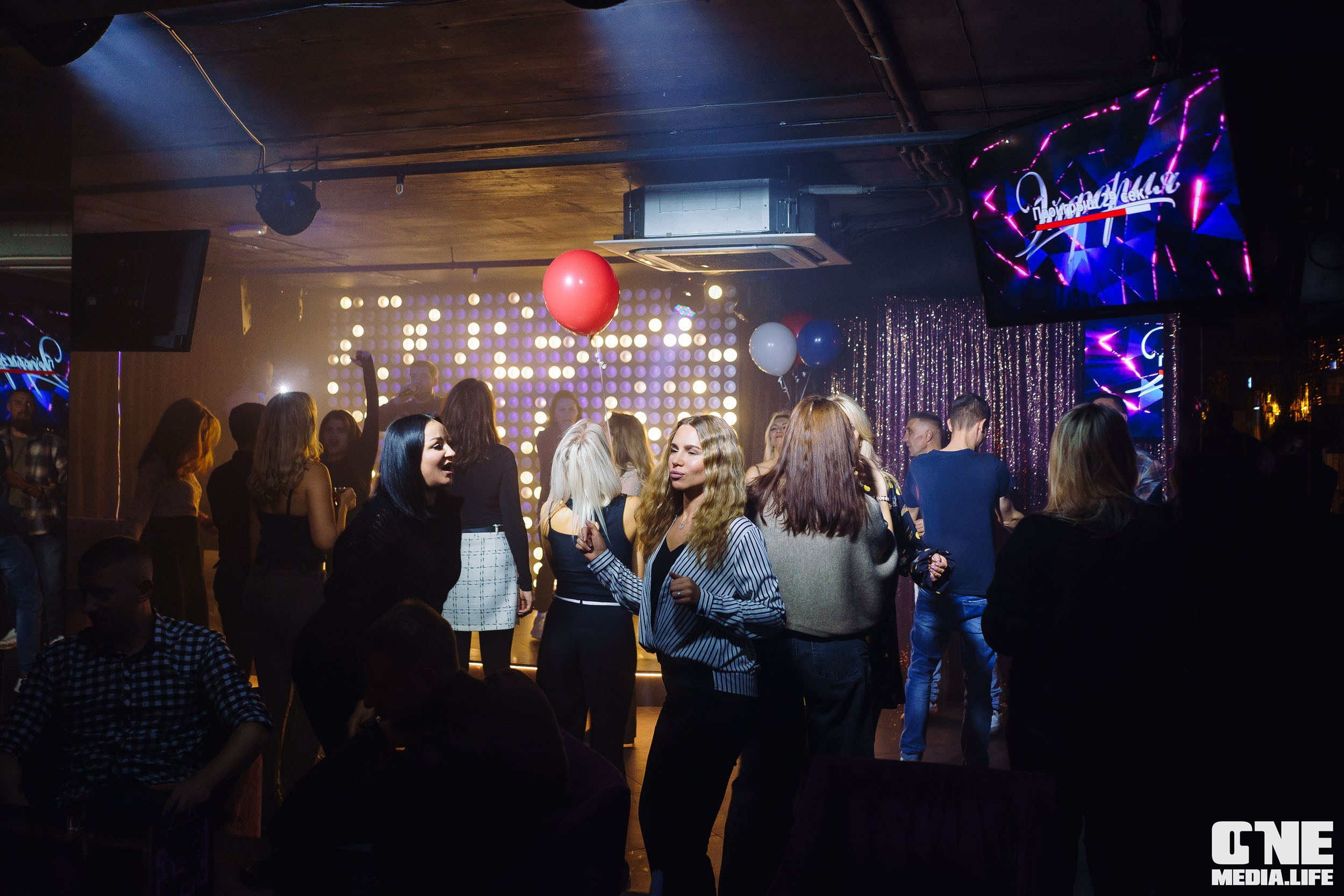 Фоторепортаж из караоке-клуба Эйфория. One Media Life: фоторепортажи, фотоотчеты с мероприятий и заведений