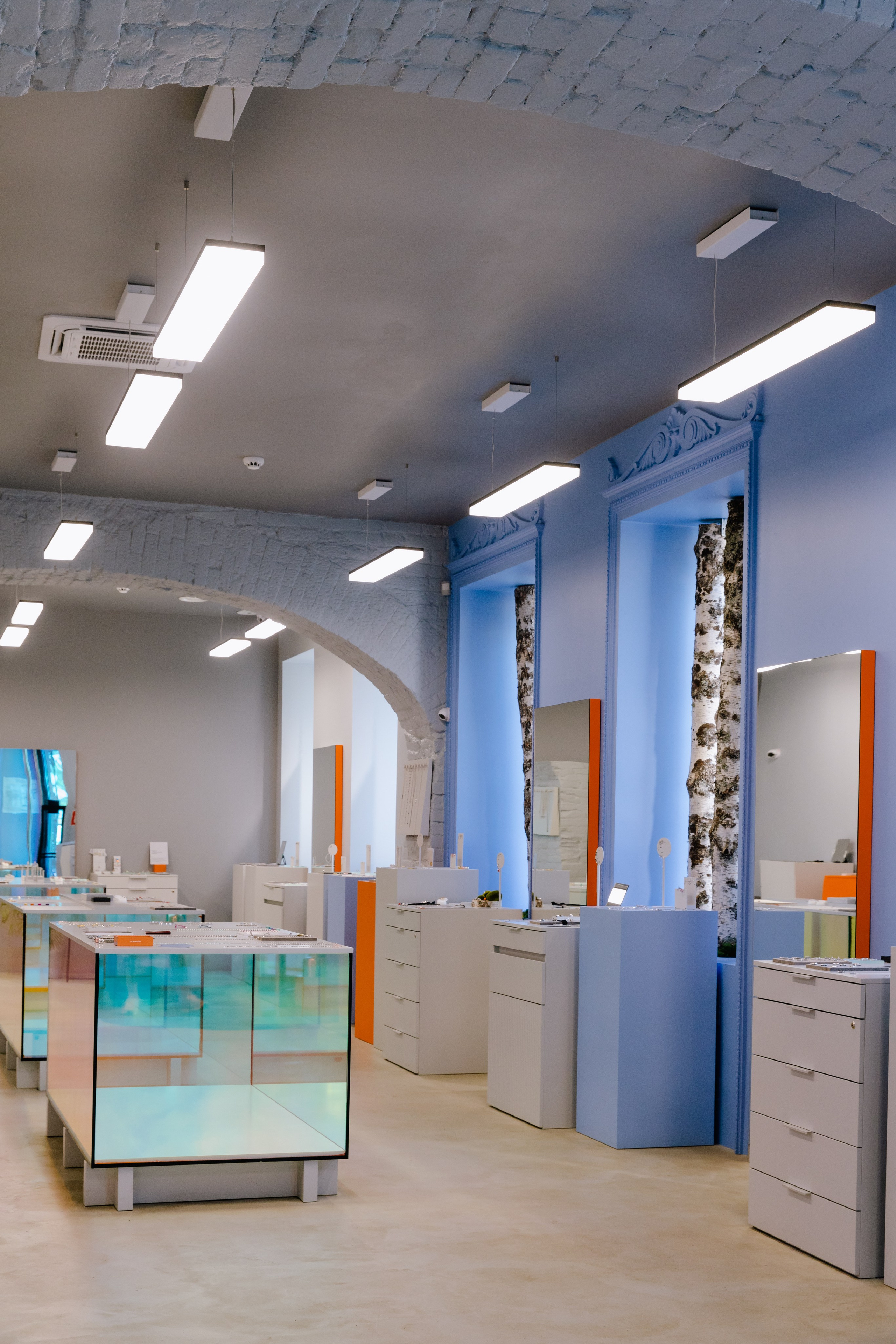 SBLESKOM ​Ювелирный салон Томск Ленина, 72. ГУДРУМ — Мебель на заказ в Томске | Кухни | Шкафы | Стулья и Столы