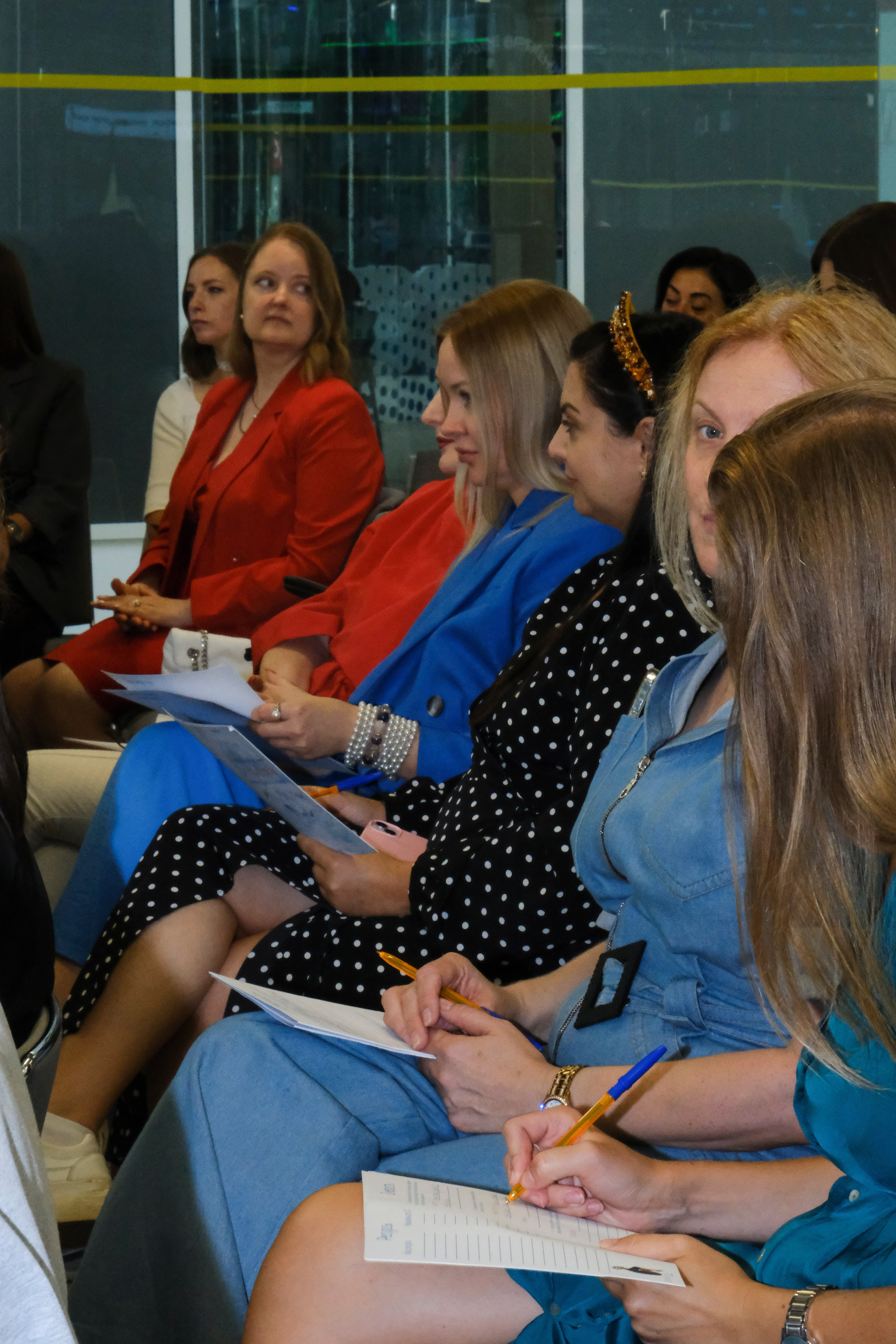 Репортаж бизнес-конференции в Сколково от сообщества BRUSNIKA. Индивидуальная фотосъёмка в Москве. Фотограф Василиса Тарасова