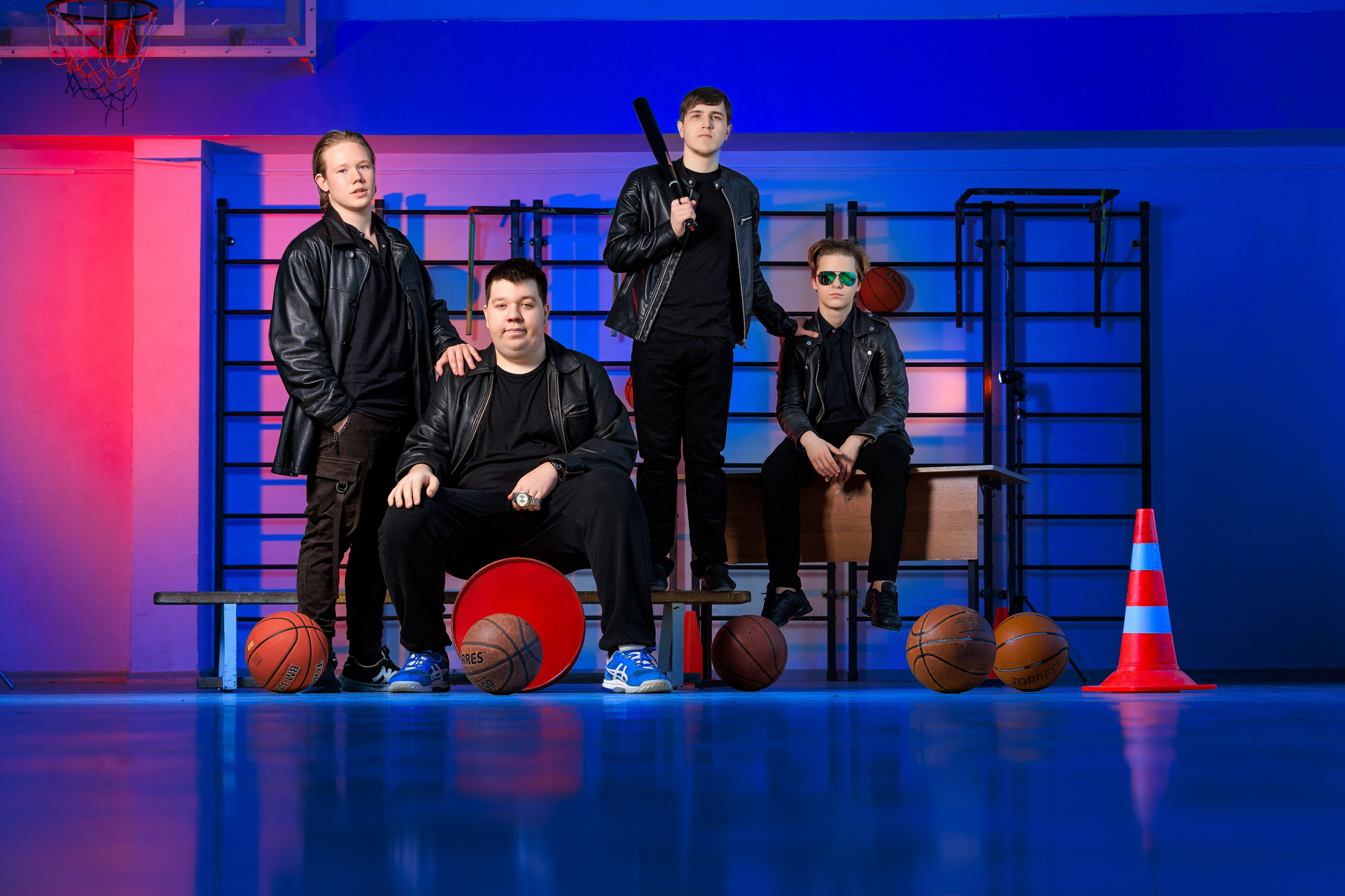 Смотреть фотки в спортзале. Выпускные альбомы Геленджик, Новороссийск, Краснодар, Туапсе