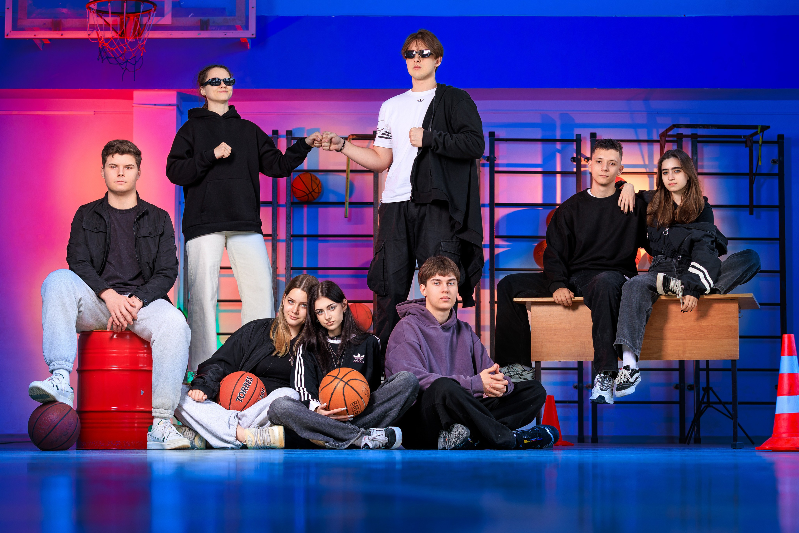 Смотреть фотки в спортзале. Выпускные альбомы Геленджик, Новороссийск, Краснодар, Туапсе