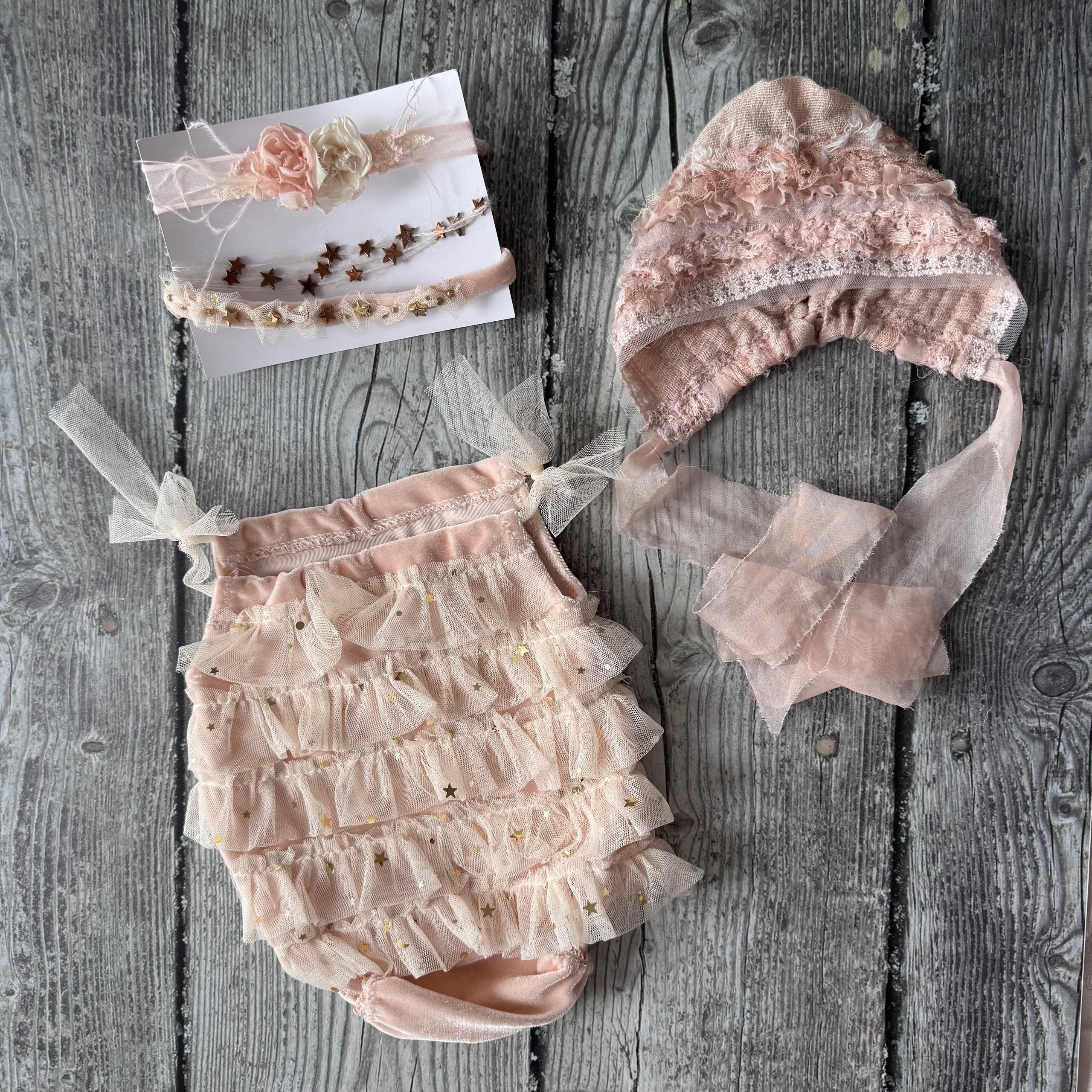 Костюмы и аксессуары для фотосессии новорожденных | Реквизит для съемки newborn в Москве. Фотосессия новорожденных в Москве и Московской области | Профессиональный фотограф newborn — Татьяна Иванова