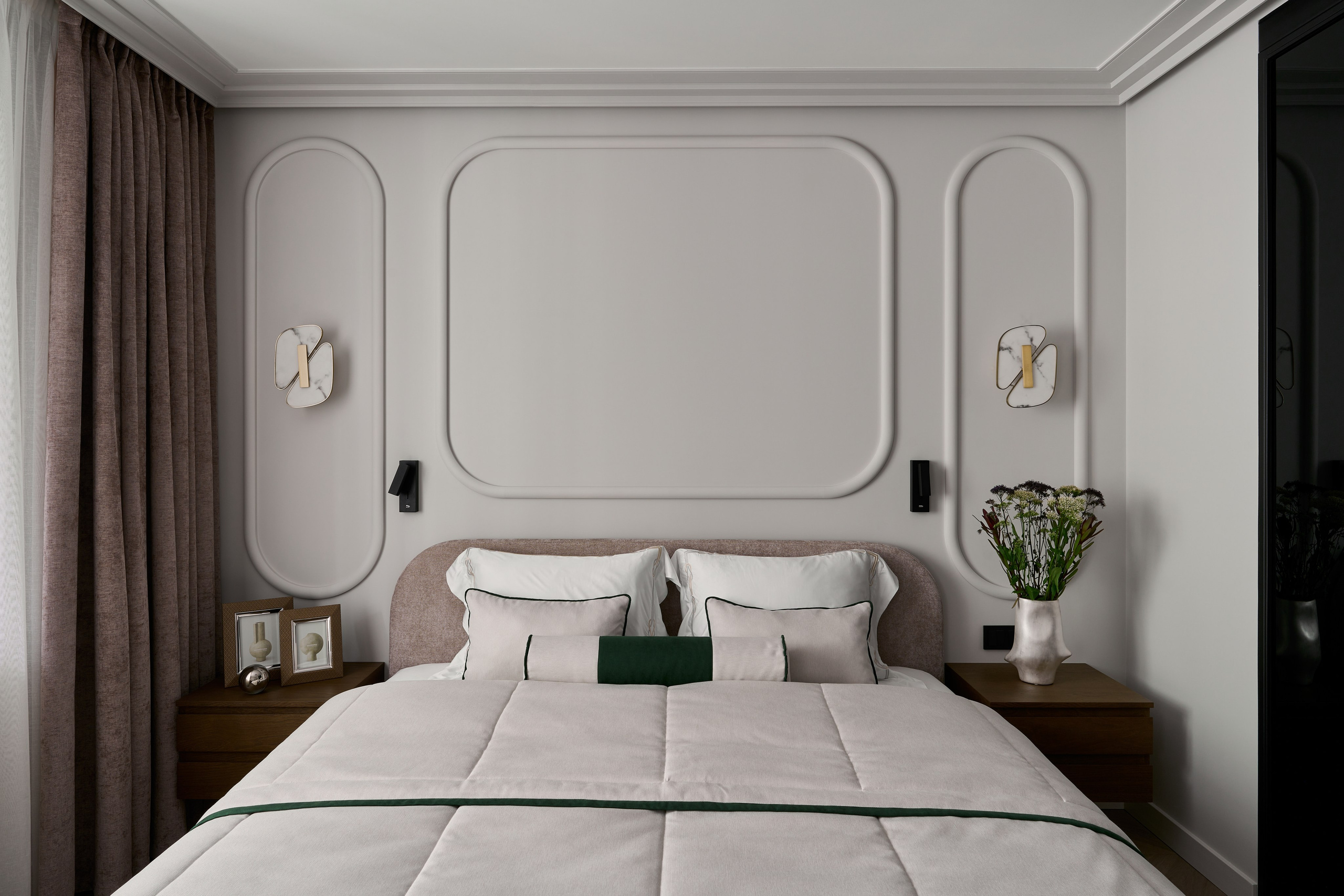 спальня в спокойных нейтральных оттенках дизайн интерьера квартиры