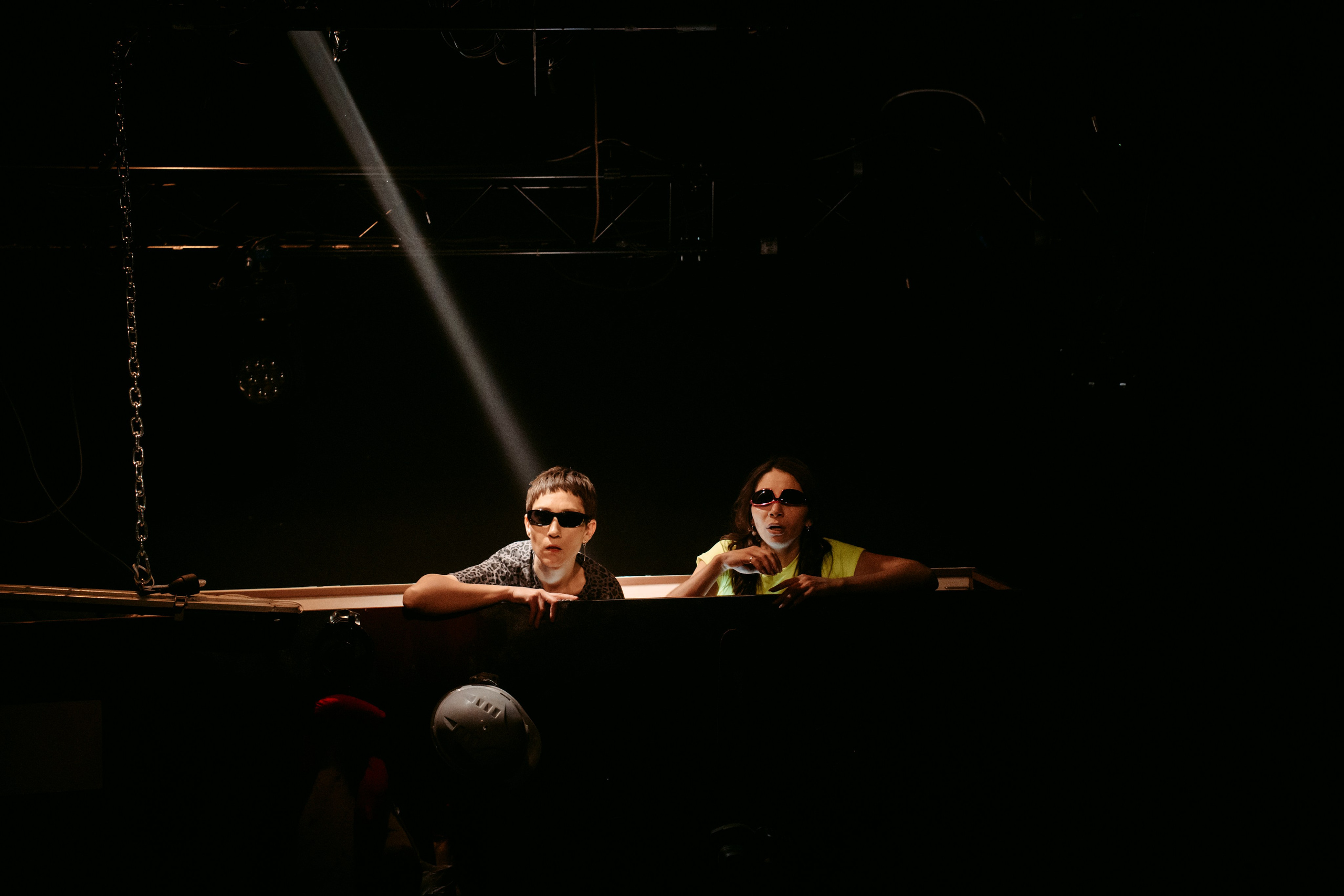 Затворник и Шестипалый. Главная