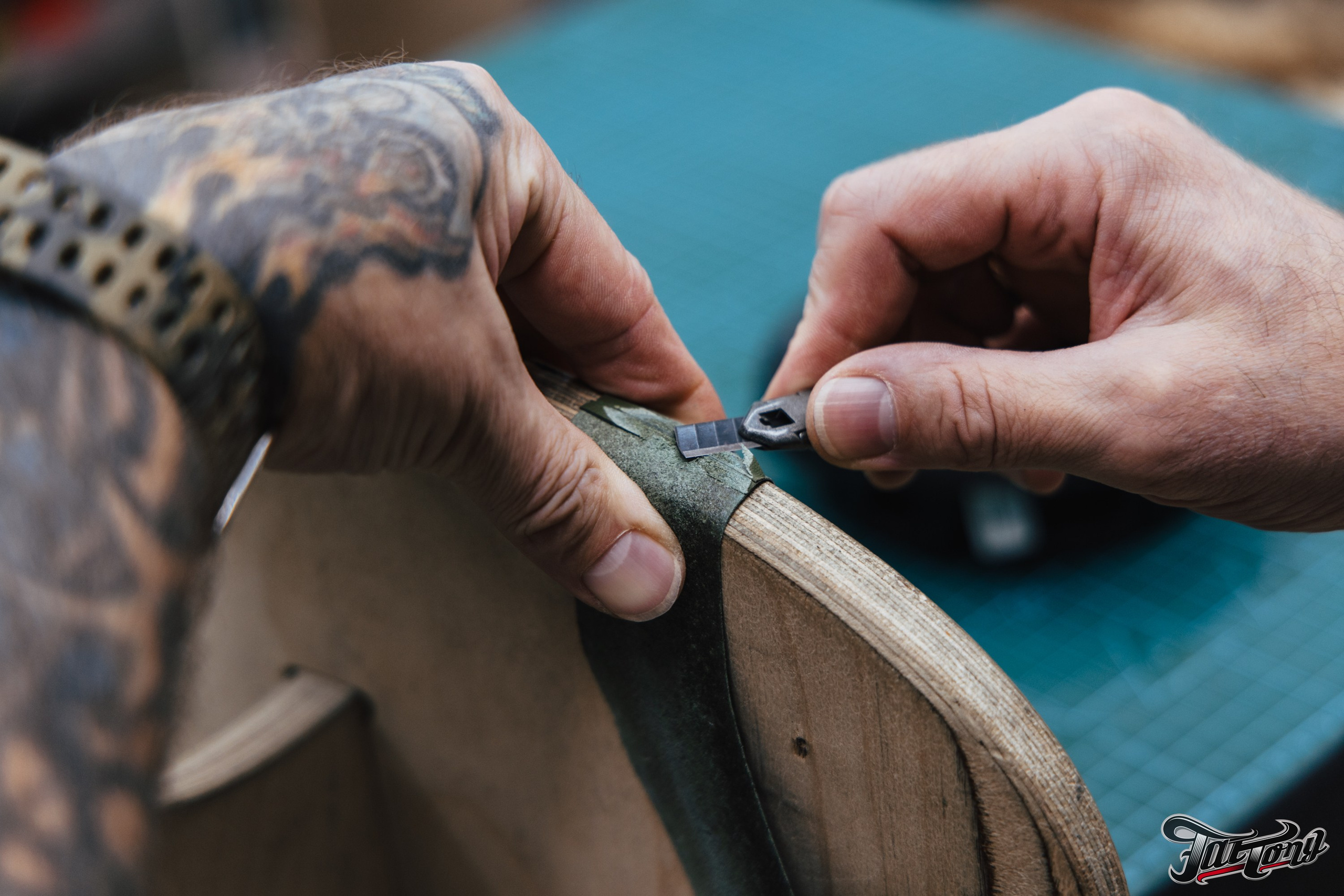 BMW X5M пошив салона в зеленую кожу. DeLorein