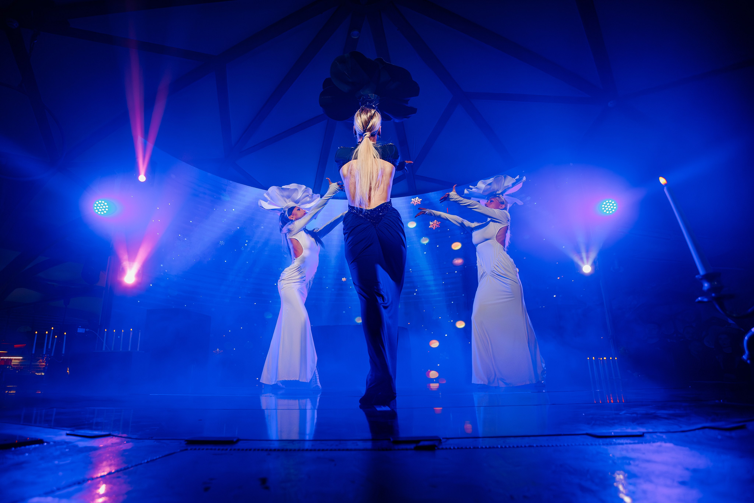 Новогодняя шоу-программа «MAGIC TIME» в PTIZZA BAR_Ялта_31.12.2025. Аминов Руслан | Фотограф