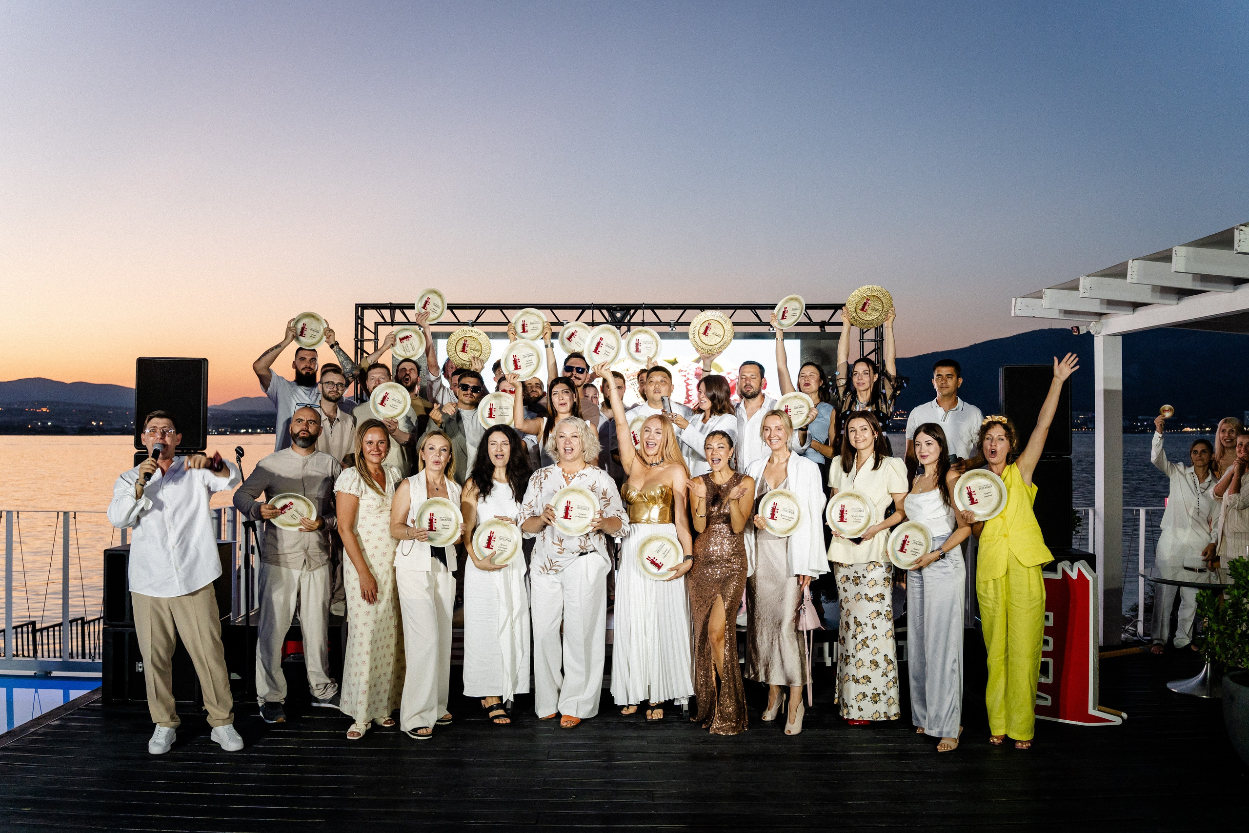 Премия «Что Где Есть» Маяк. Свадебный и репортажный, фуд фотограф в Новороссийске Евгений Александриди