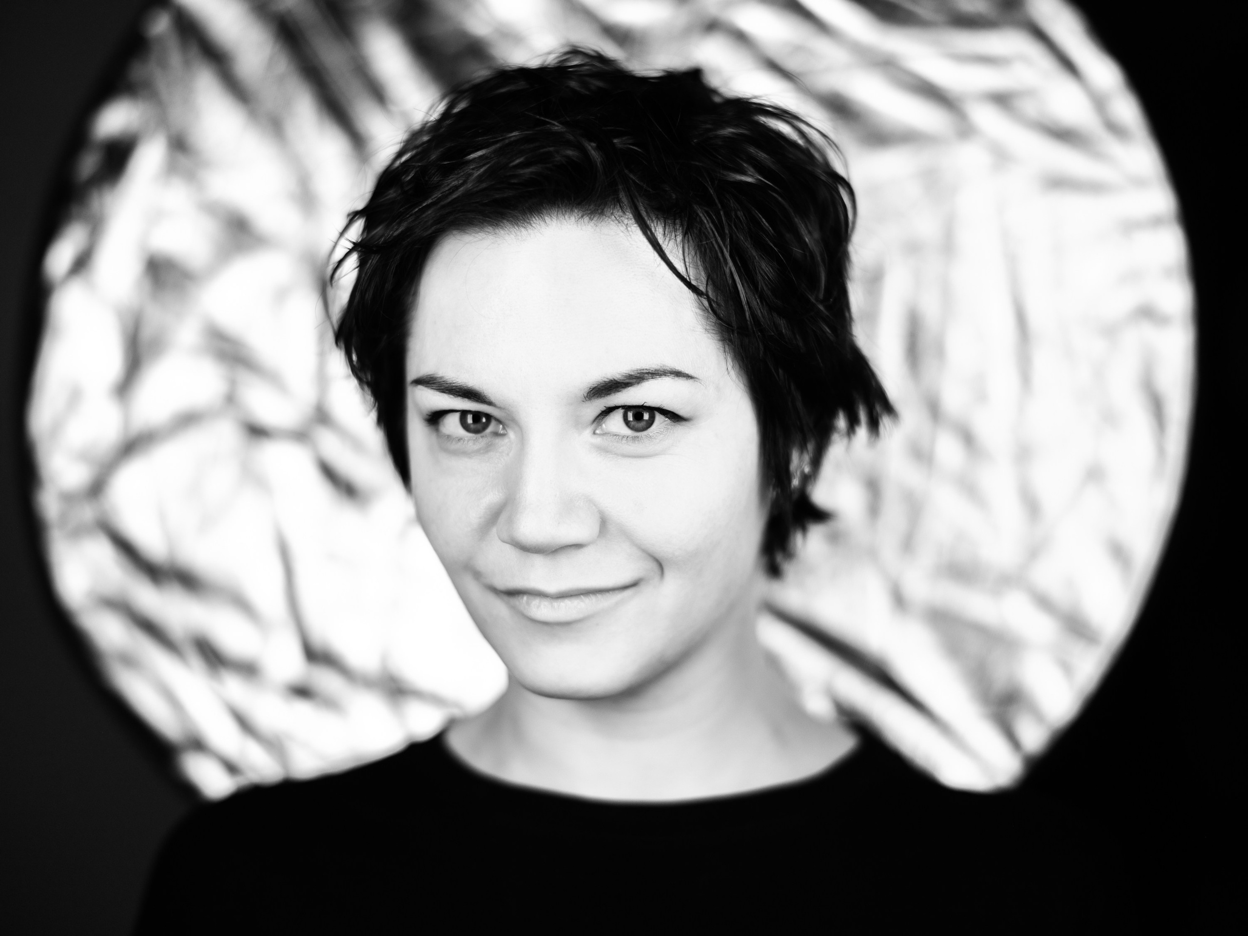 Ира с нимбом. Андрей Иванов. фотографические практики