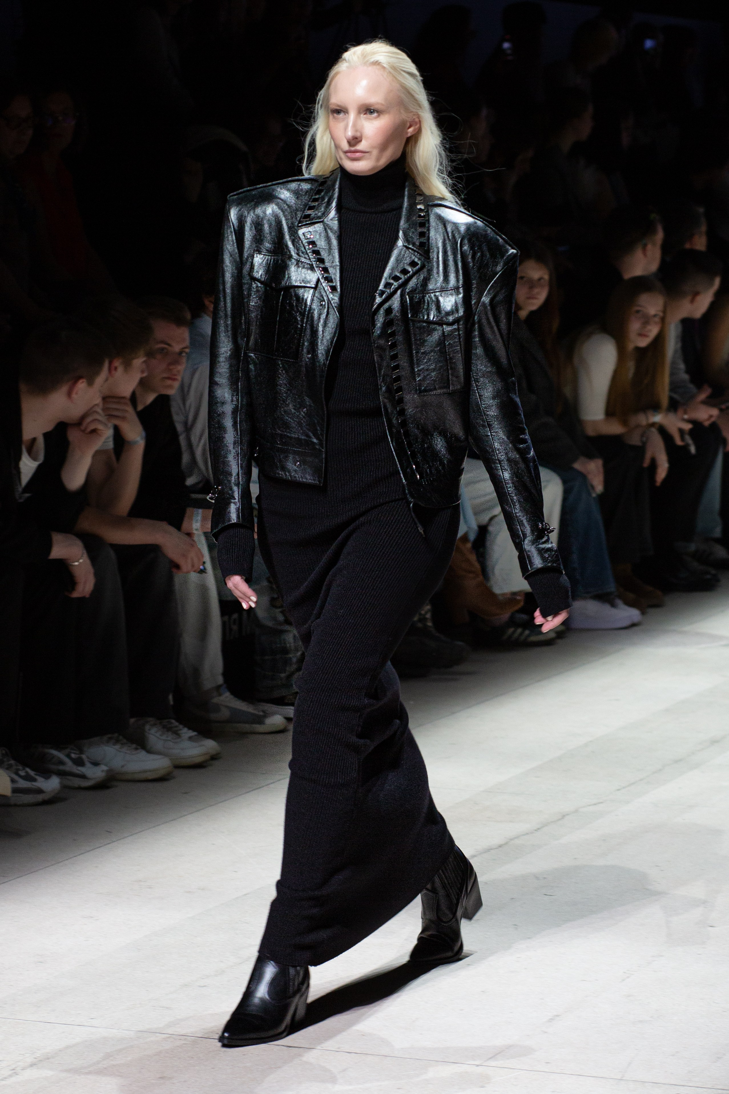 Reports from the Moscow Fashion Week shows. Neumann’s moon