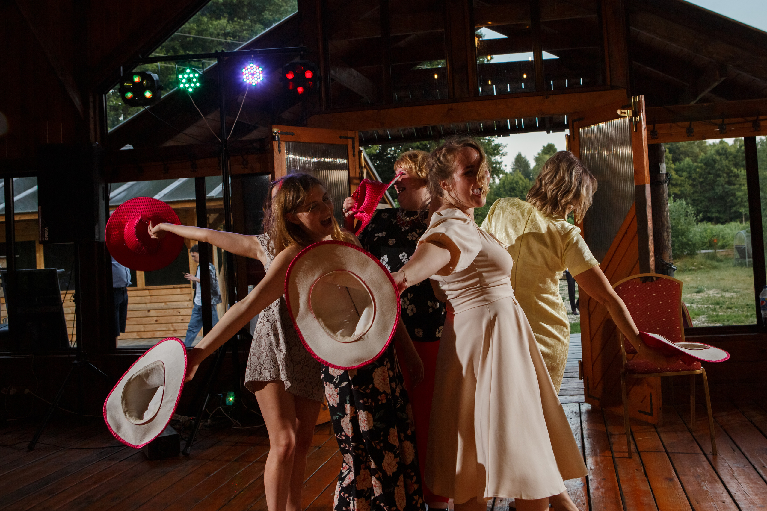 Денис и Наталья. Фотосессия в Усадьбе Храповицкого. Кристина Невская — свадебный фотограф во Владимире