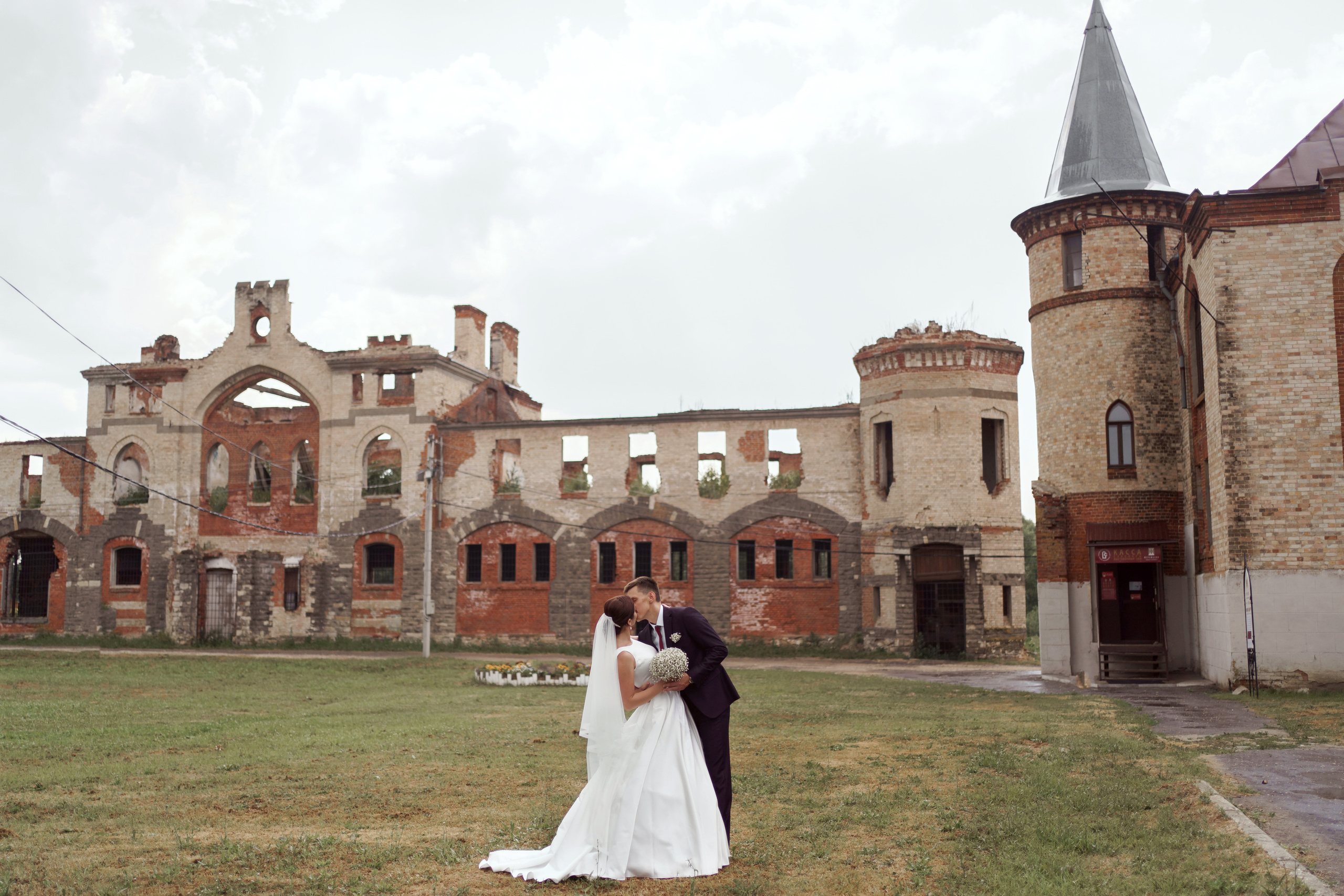 Денис и Наталья. Фотосессия в Усадьбе Храповицкого. Кристина Невская — свадебный фотограф во Владимире