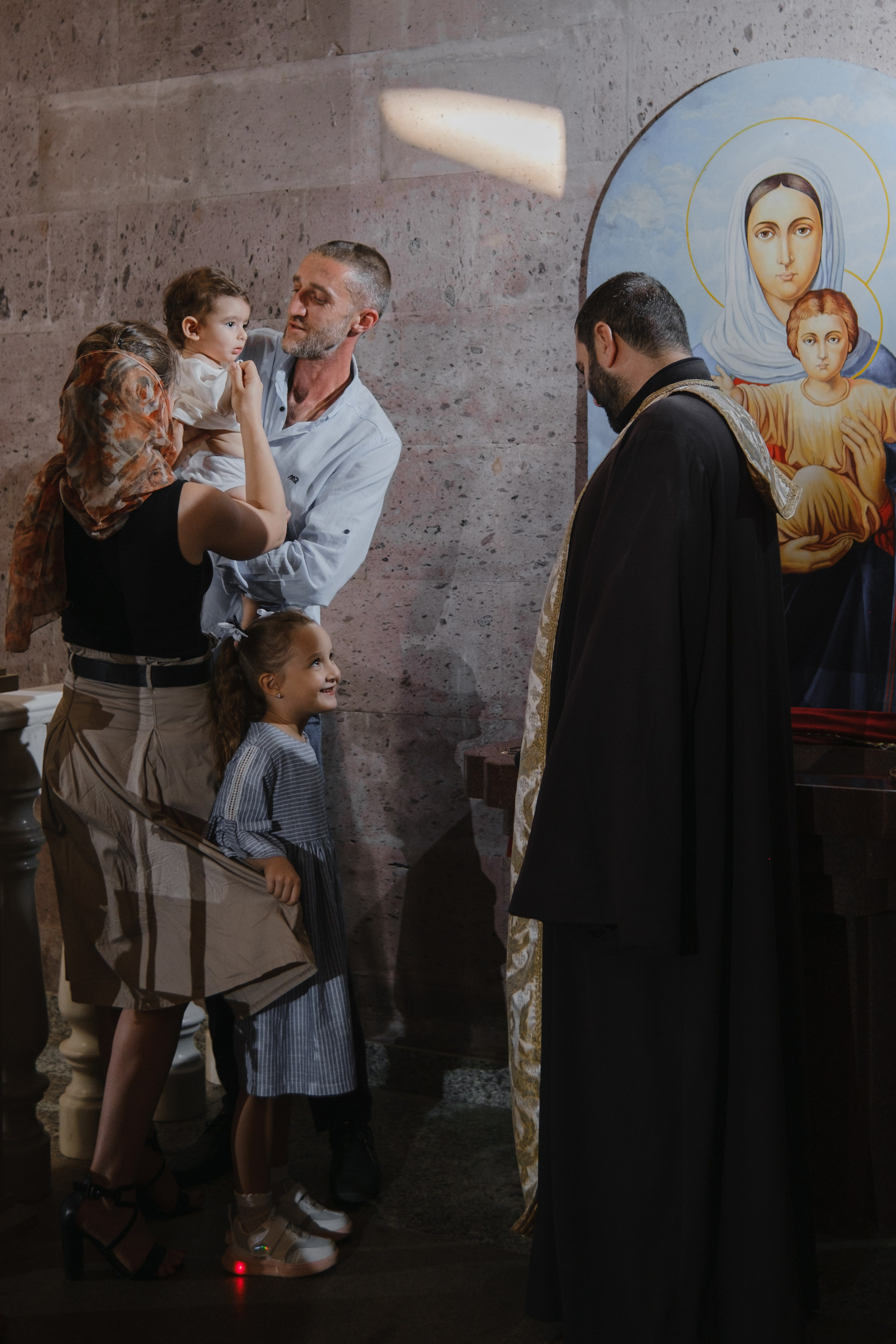 Армянская церковь. Семейный фотограф на крещение и венчание
