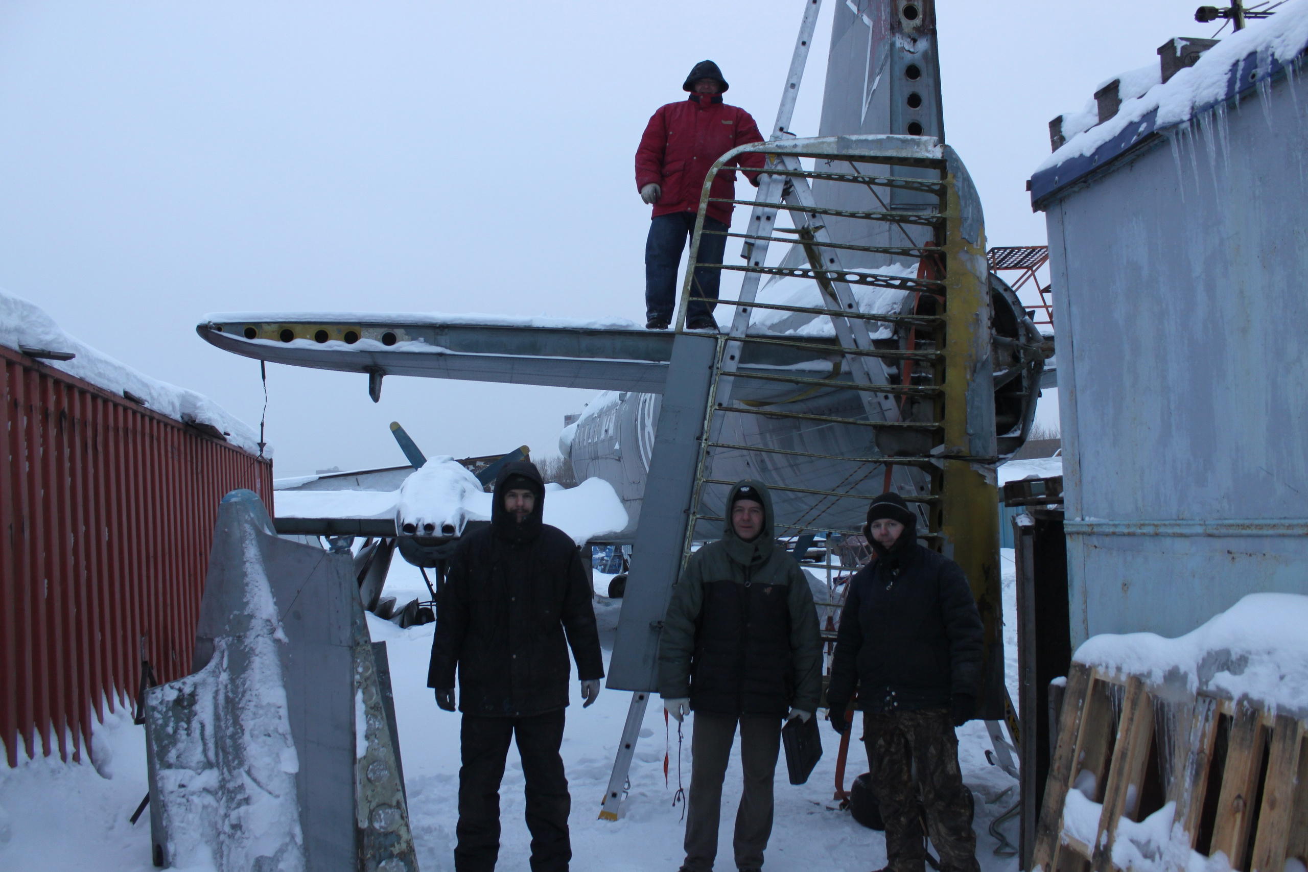 Ил-14Т «Голубая Мечта» работы в Тушино (2011 г.). Фотоальбом показывающий увлекательный мир авиации и мир медведей Андрея Иванова