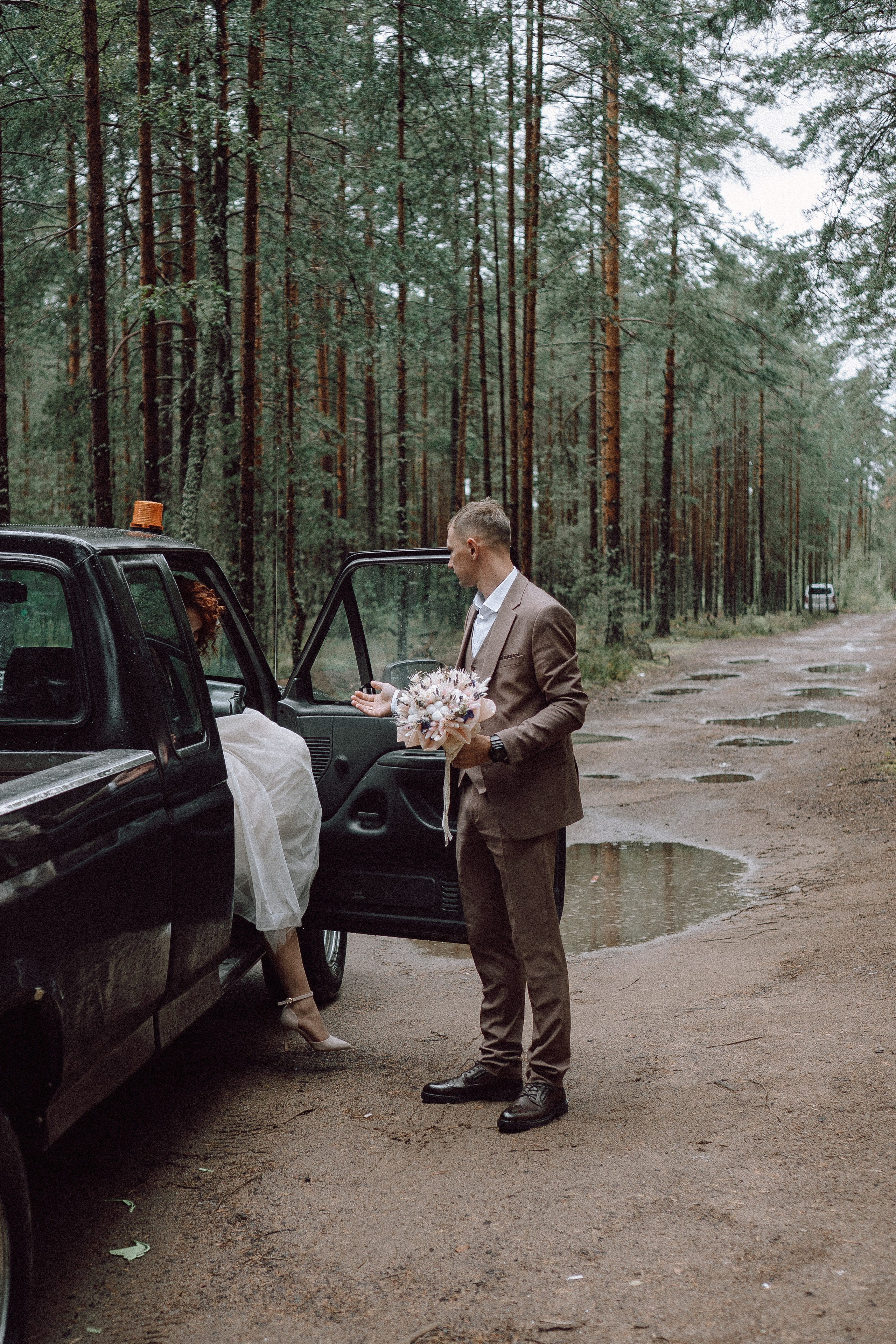 СВАДЕБНАЯ ФОТОСЕССИИЯ ПАРЫ В ГОРОДЕ ПРИОЗЕРСК В СОСНОВОМ ЛЕСУ И С ПИКАПОМ. Профессиональный фотограф, Санкт-Петербург — Виктория Богомолова