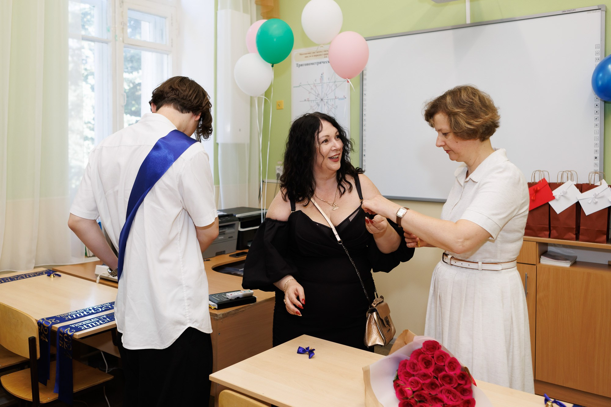 Последний звонок в Гимназии № 1, г. Севастополь. Свадебный фотограф, фотосъемка в Крыму, Севастополе, Симферополе, Ялте