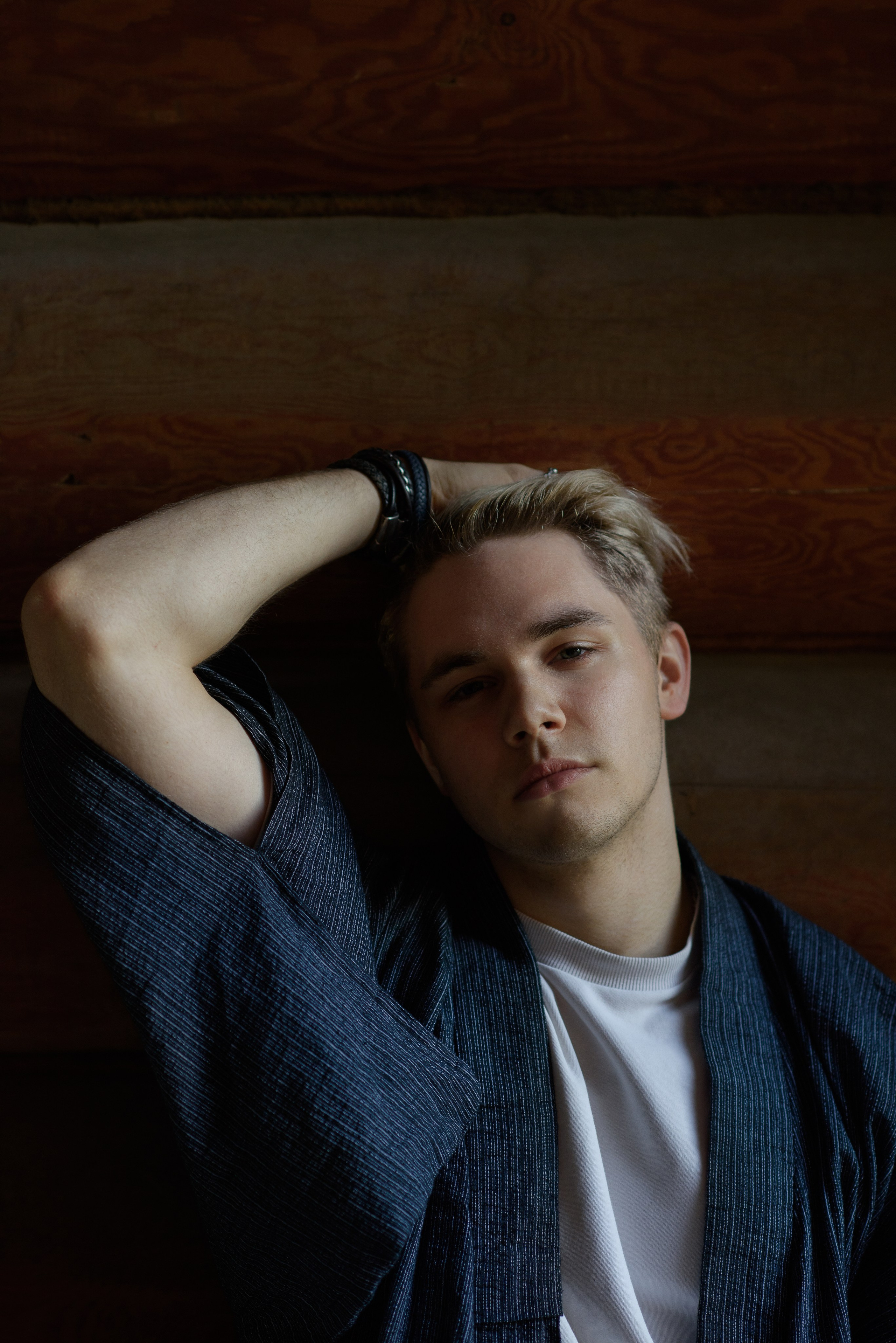 Фотосессия подростка в темном ключе. Главная