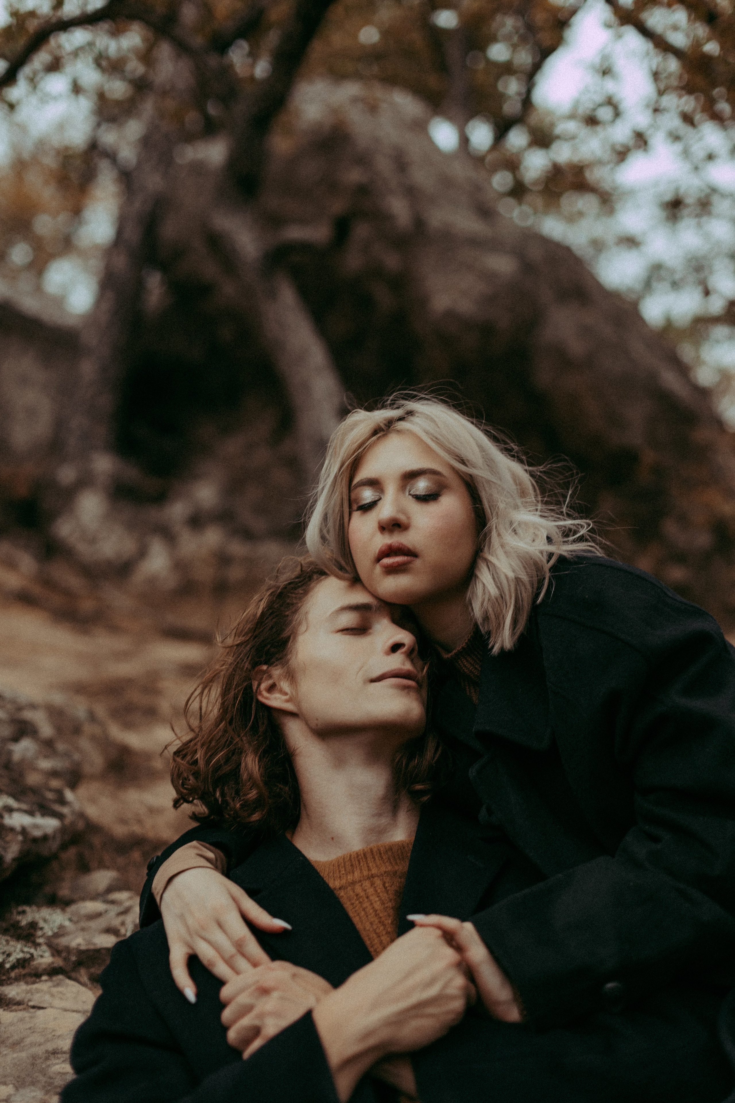 Услуги свадебного фотографа: съемка церемонии, прогулки, банкета. Теплые и стильные фотографии, сохранение эмоций. Красивые кадры для альбома: портреты, детали, атмосфера вашего дня.