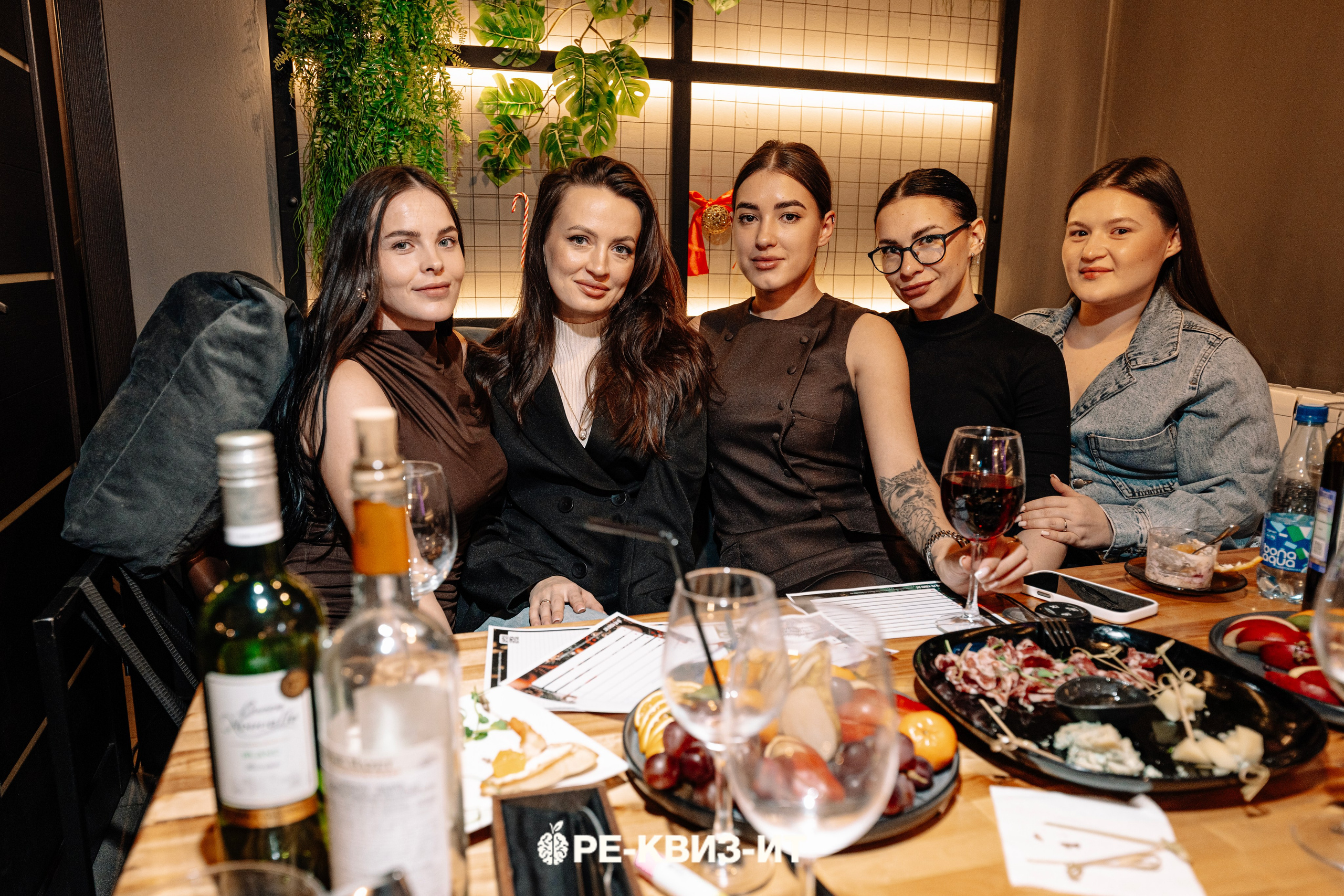 Реквизит — квиз в Зеленодольске и Волжске ZR cafe. Свадебный фотограф в Казани, и Зеленодольске Радик Мухаметов