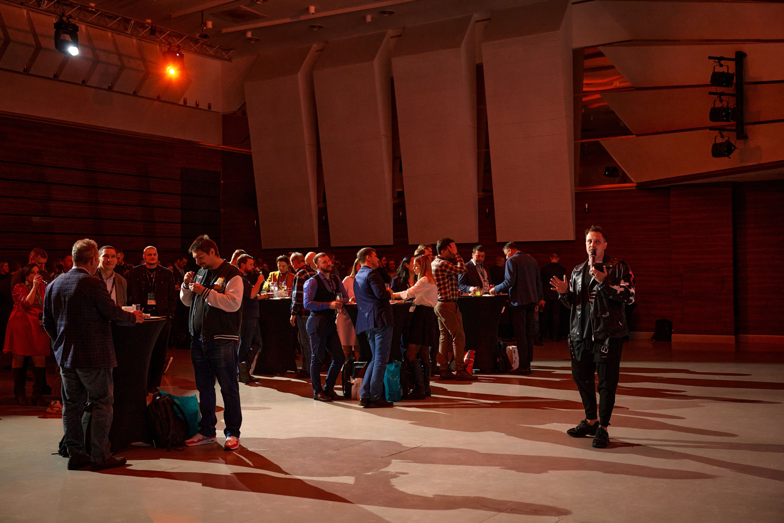 AXOFT. Максим Комаров — Профессиональный фотограф