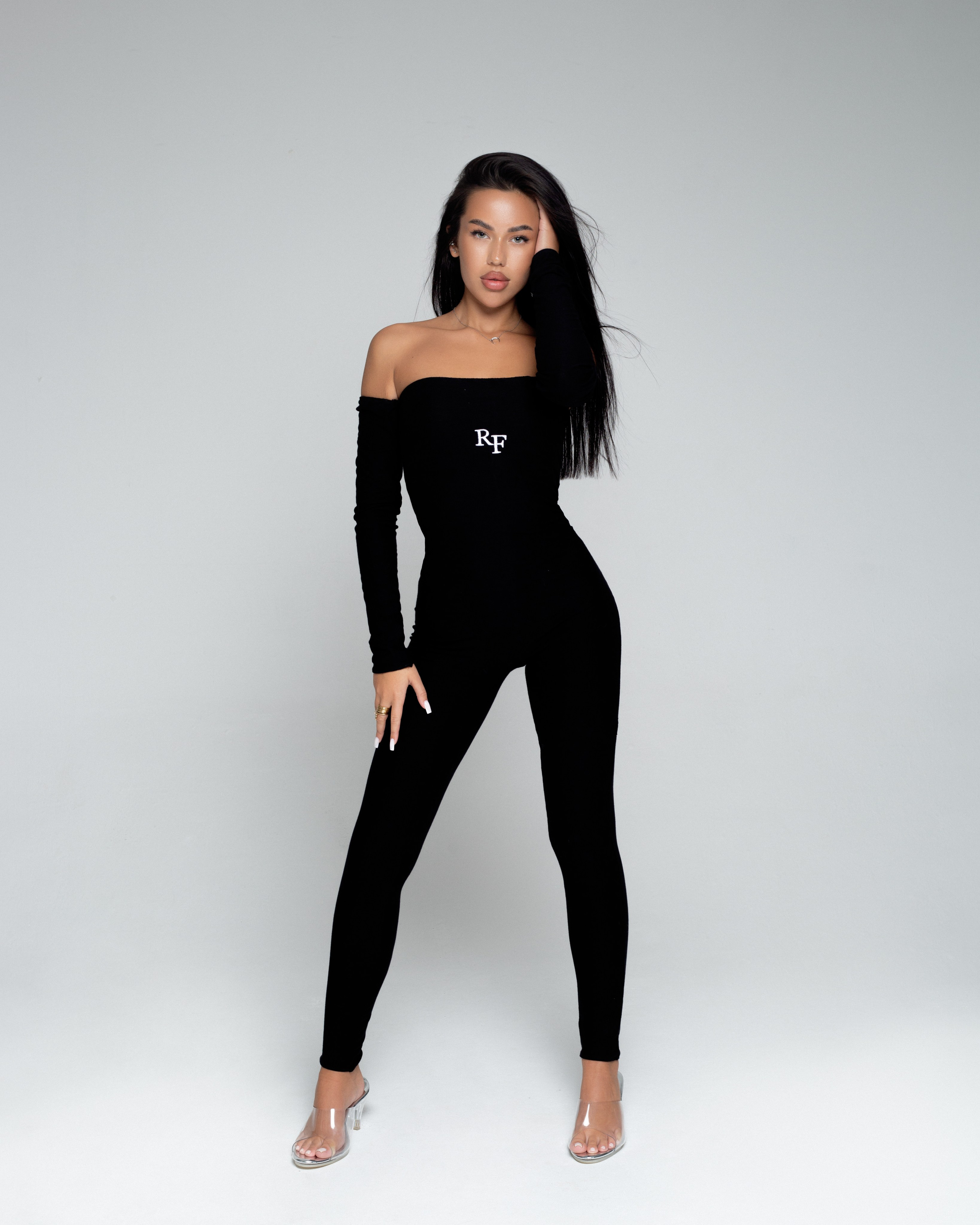 КАТАЛОГ | серый фон. RUNA production — стильные съемки для брендов