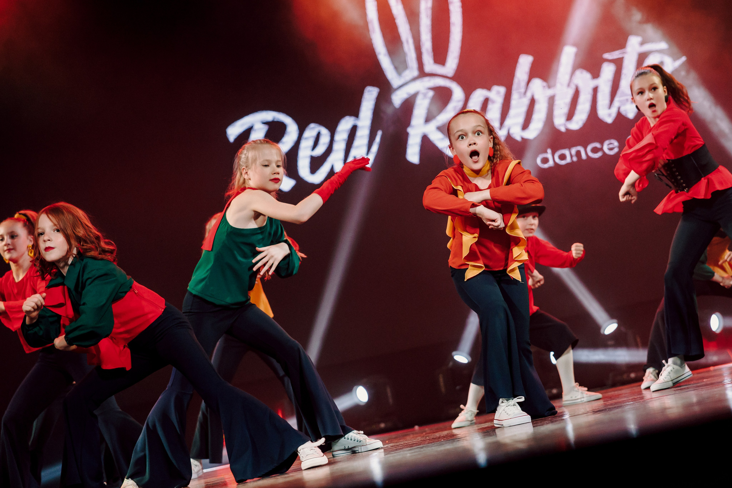 Отчётный концерт танцевальной школы «Red Rabbits» 2025. Лёшка Варзегов — фотограф