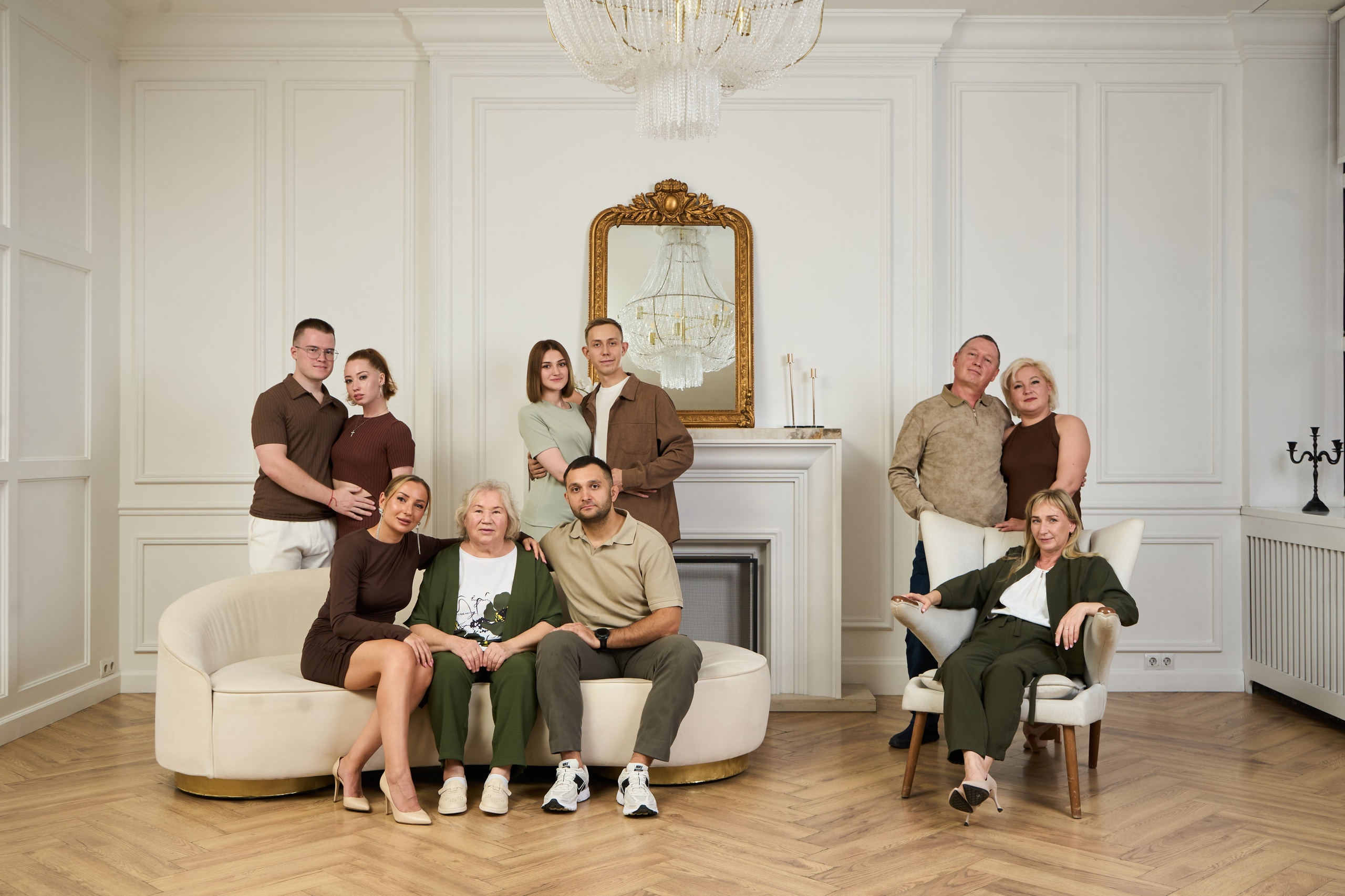 Портретная съемка большой семьи с искусственным светом в студии. Фотограф Екатеринбург Кокшарова Александра