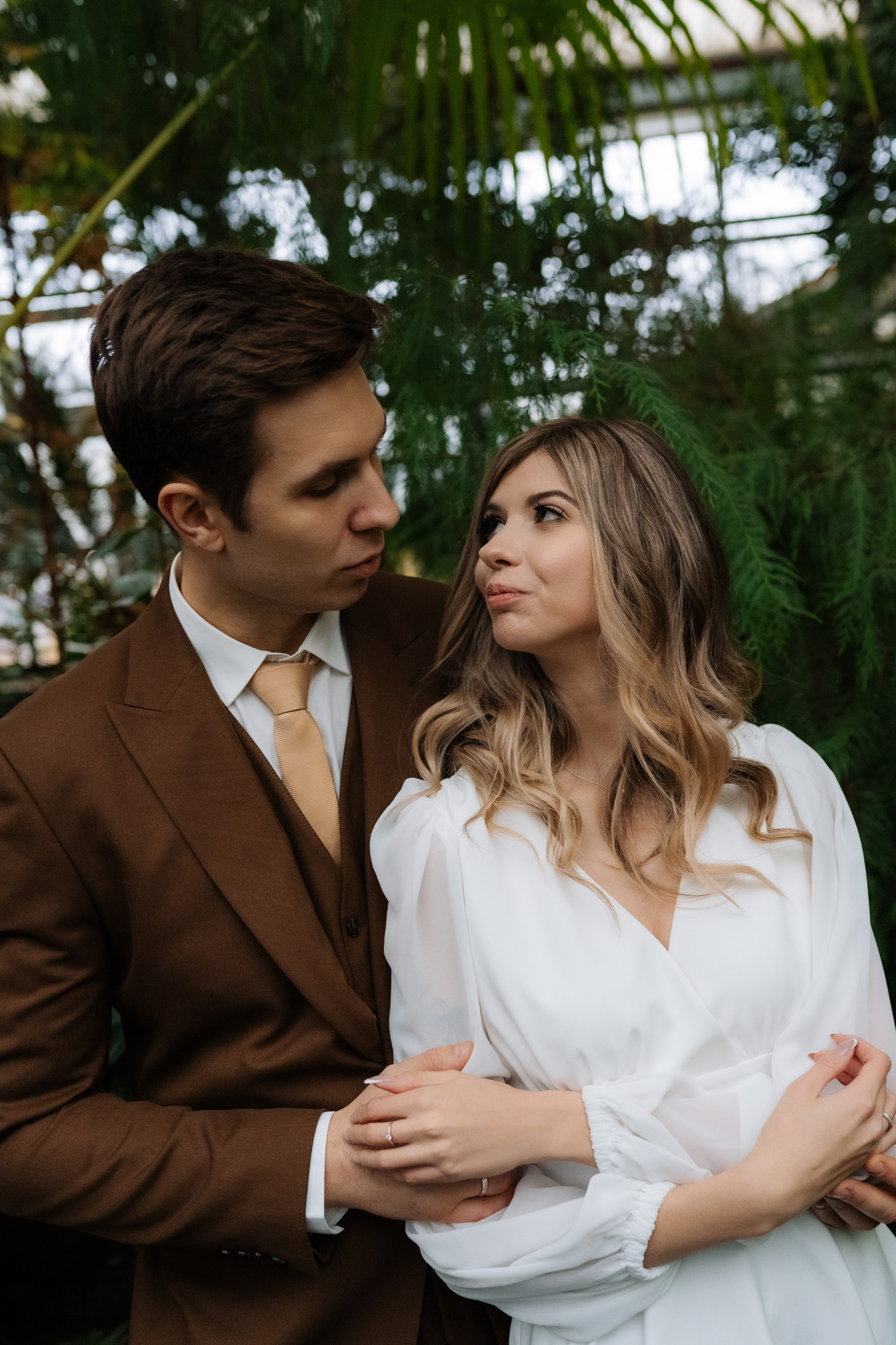 Свадебная фотосессия в оранжерее, Москва. Свадебный фотограф в Москве Анна Полушина