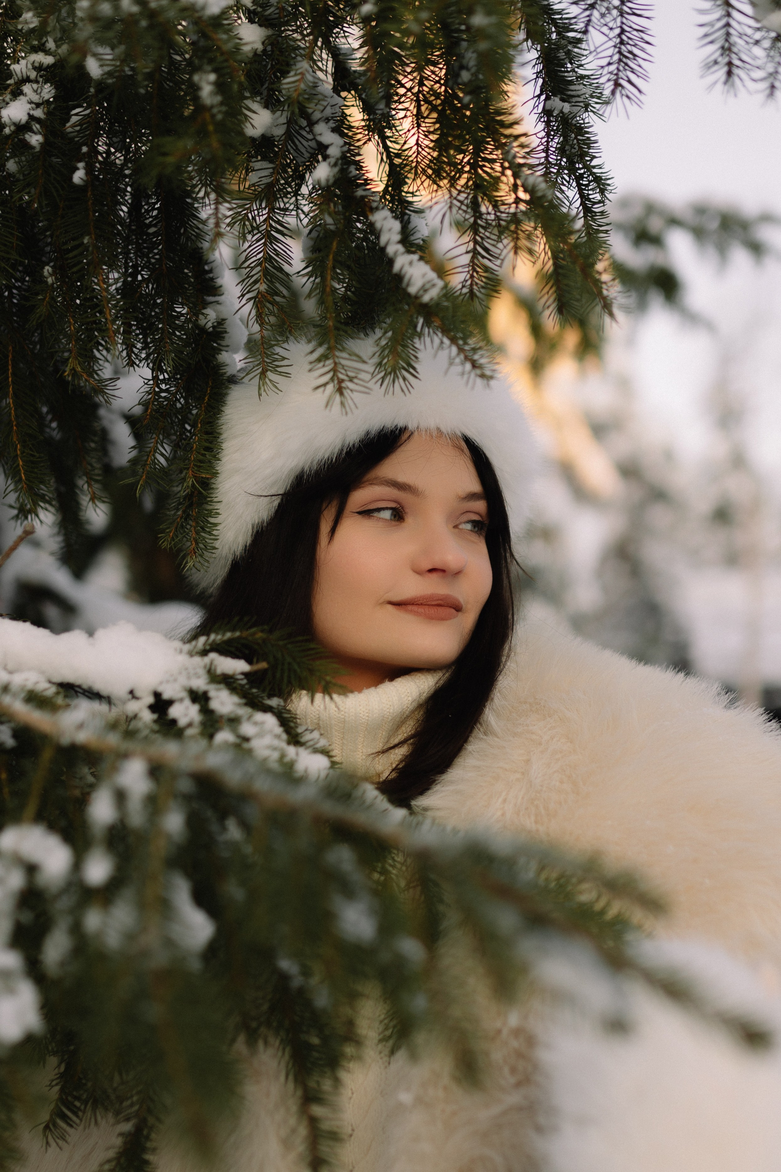 Белоснежные пейзажи, чистый воздух и ощущение свободы вдохновляют на новые открытия и приключения.