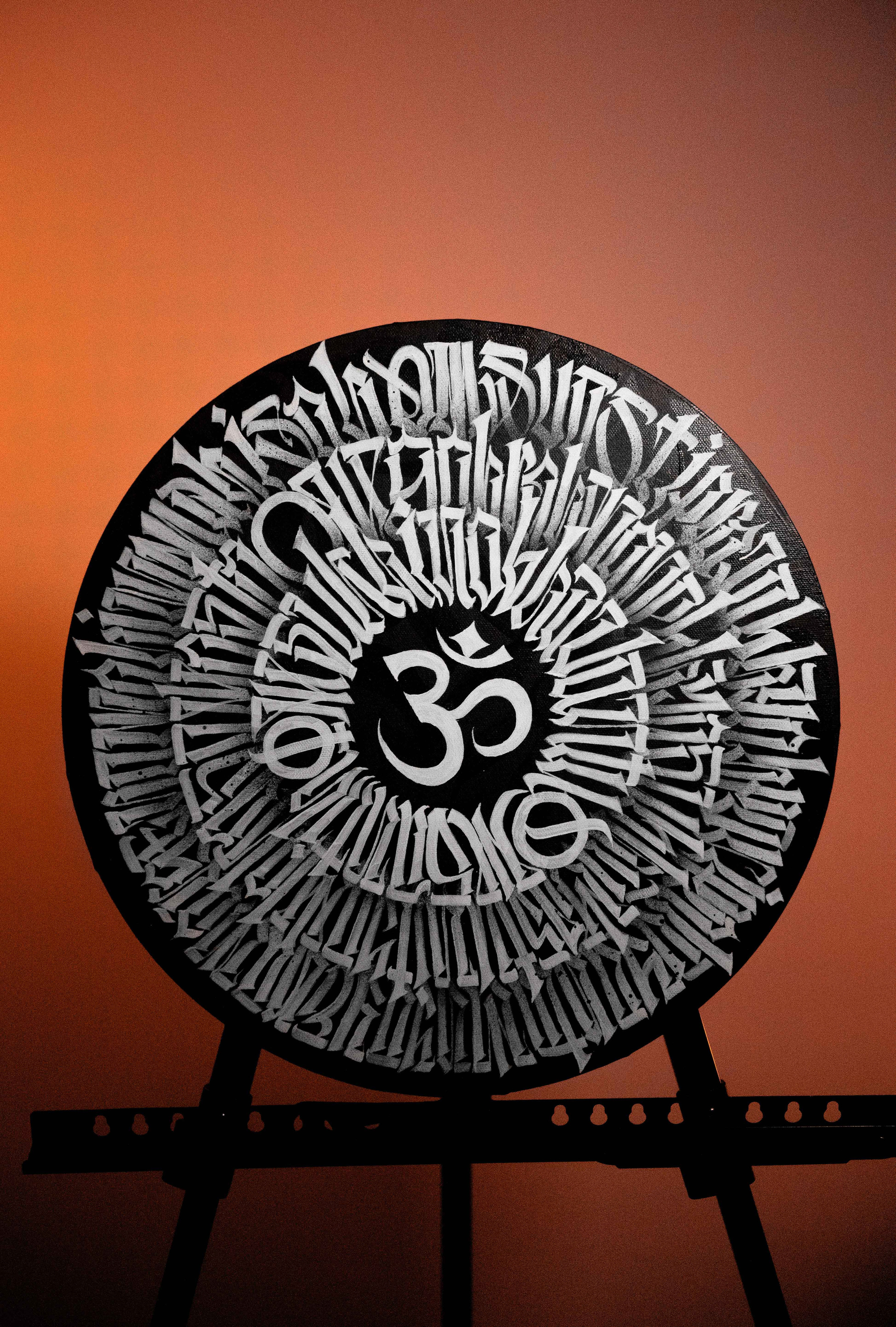 Каллиграфия на холстах со смыслом от Андрея Рэя