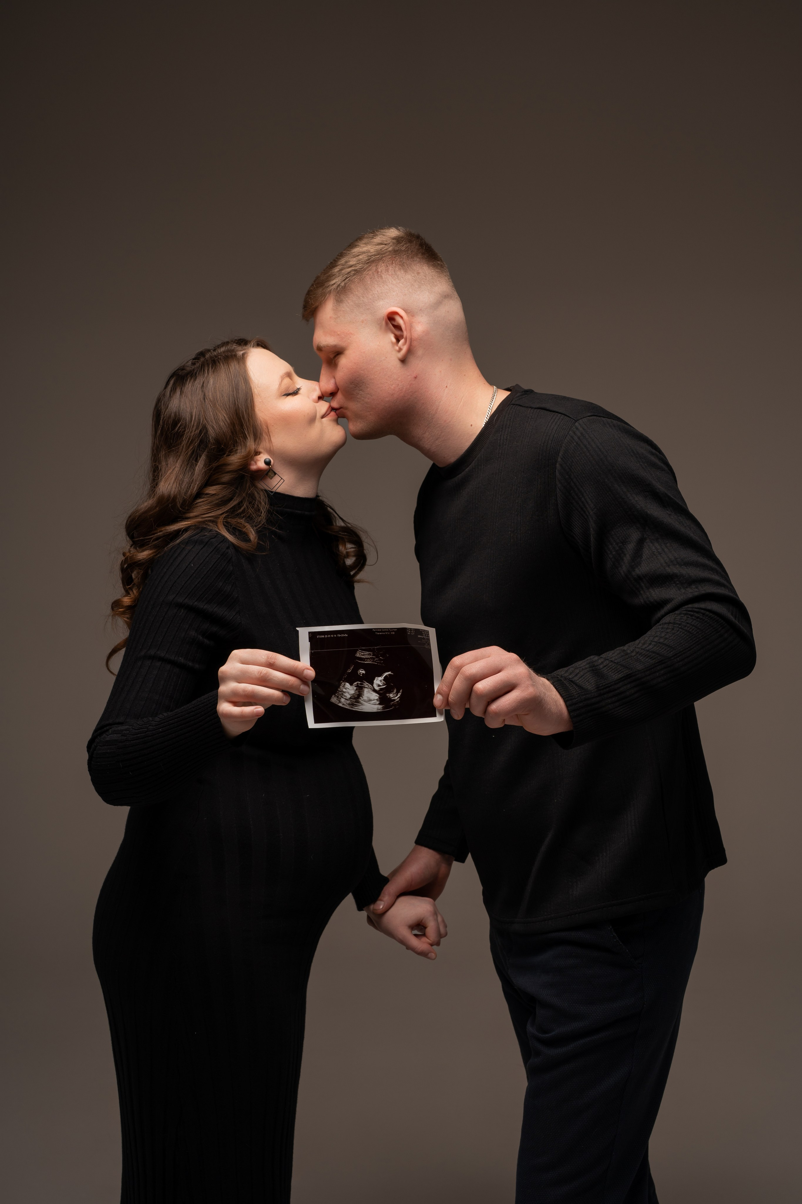 На однотонном фоне. Евгений Щетников Фотограф-Тюмень