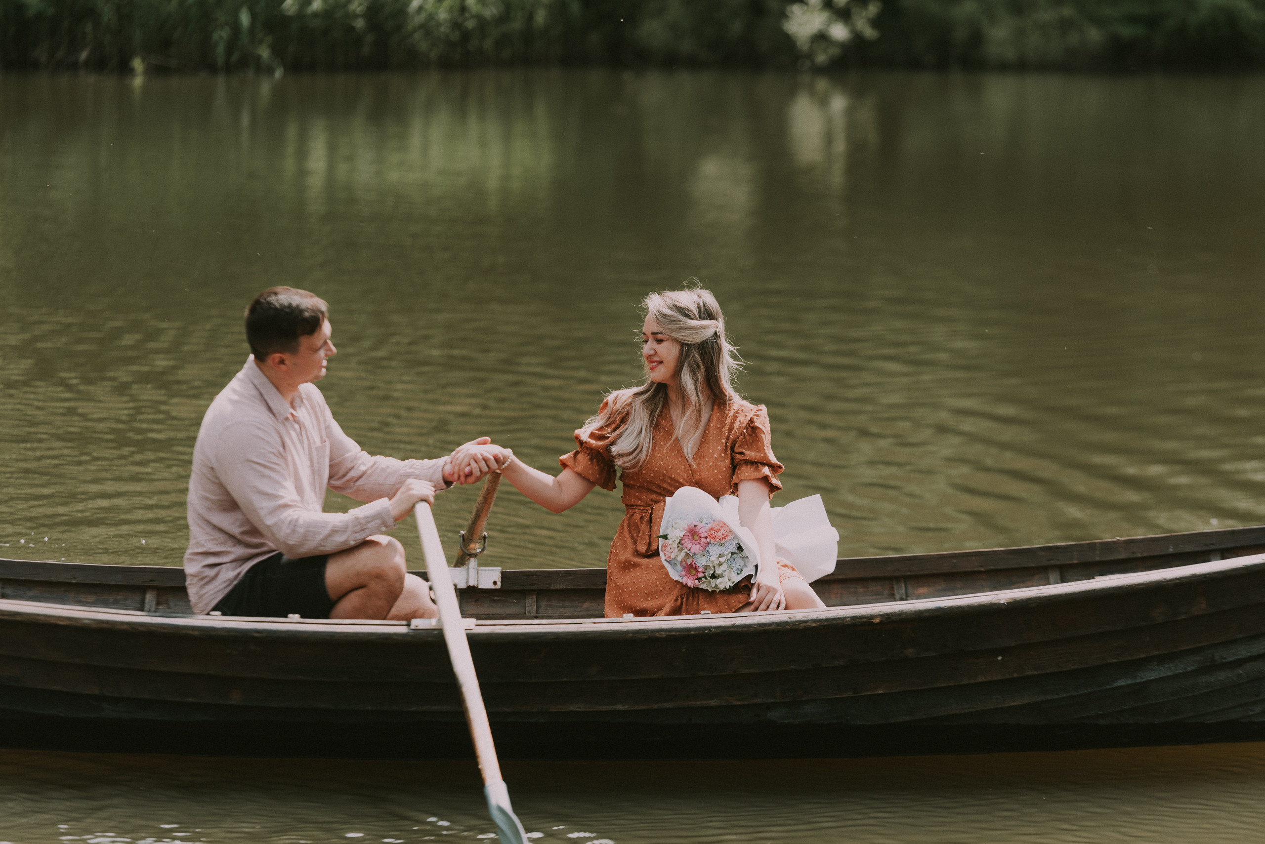 Свидание на лодке. Репортажный фотограф в Кемерово