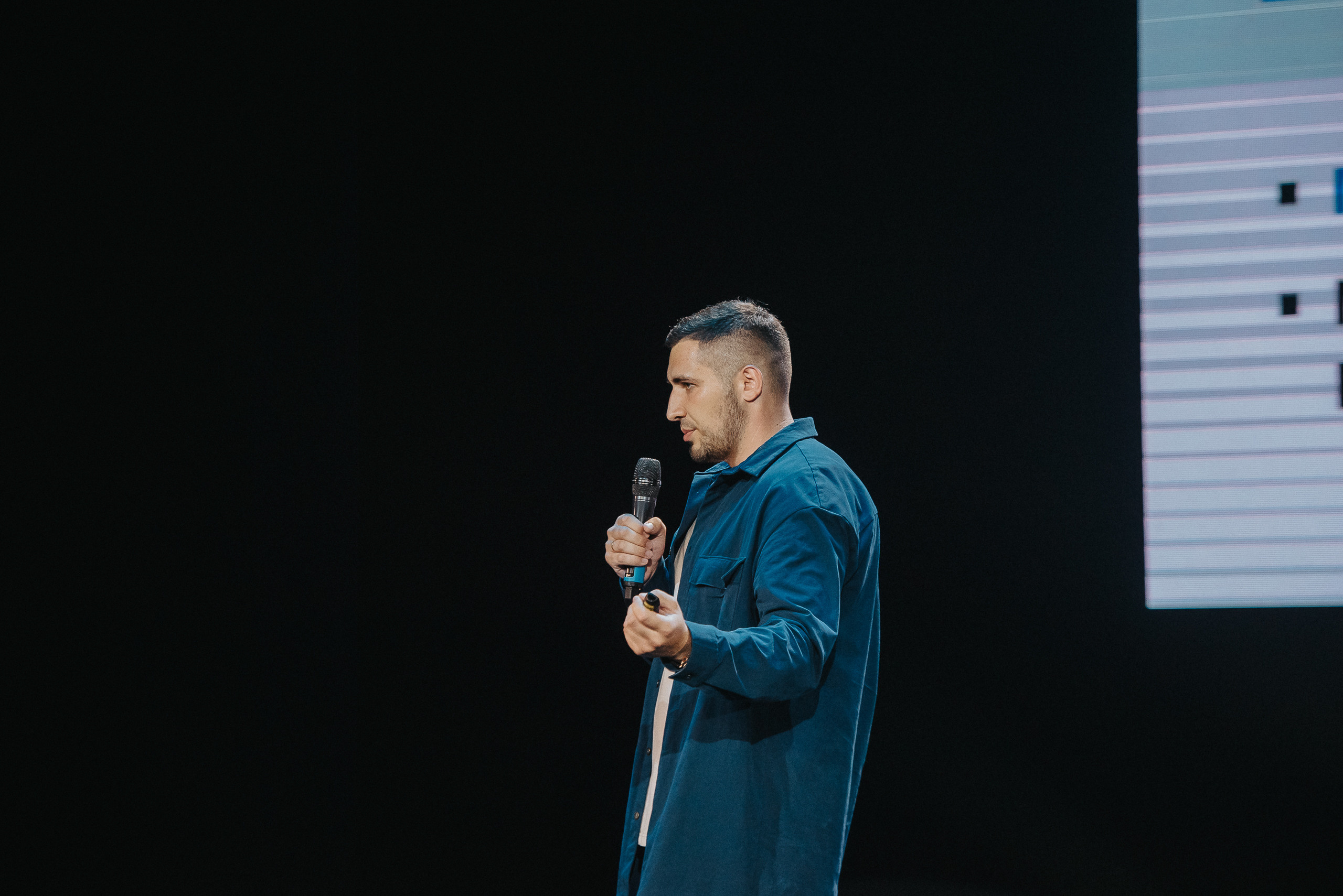 04.08.2023 — Бизнес-форум «Выжившие в Сибири». Репортажный фотограф в Кемерово