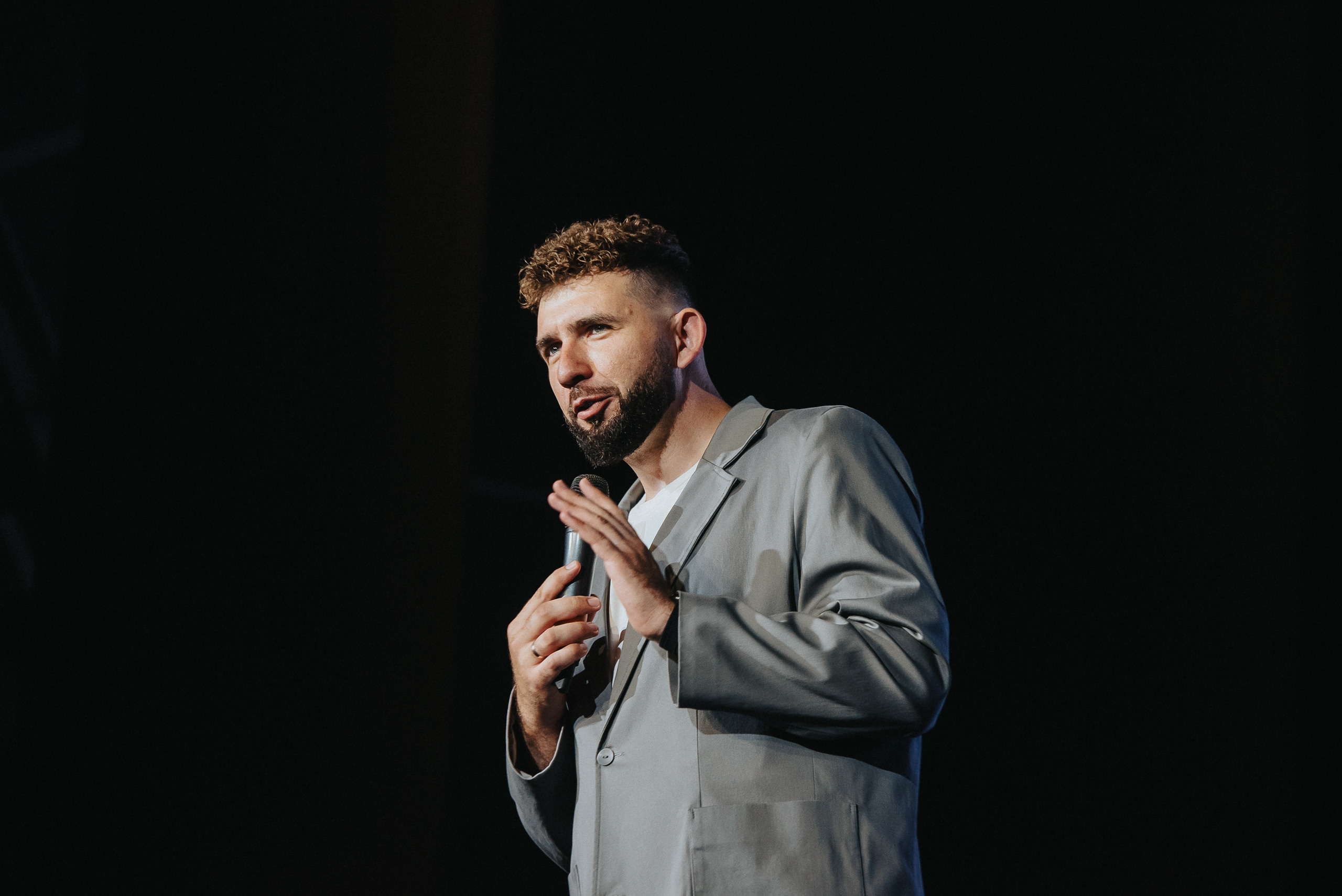 04.08.2023 — Бизнес-форум «Выжившие в Сибири». Репортажный фотограф в Кемерово