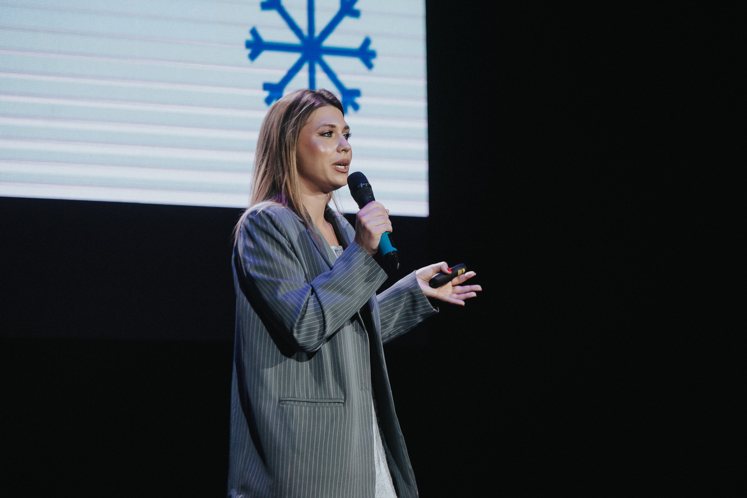 04.08.2023 — Бизнес-форум «Выжившие в Сибири». Репортажный фотограф в Кемерово
