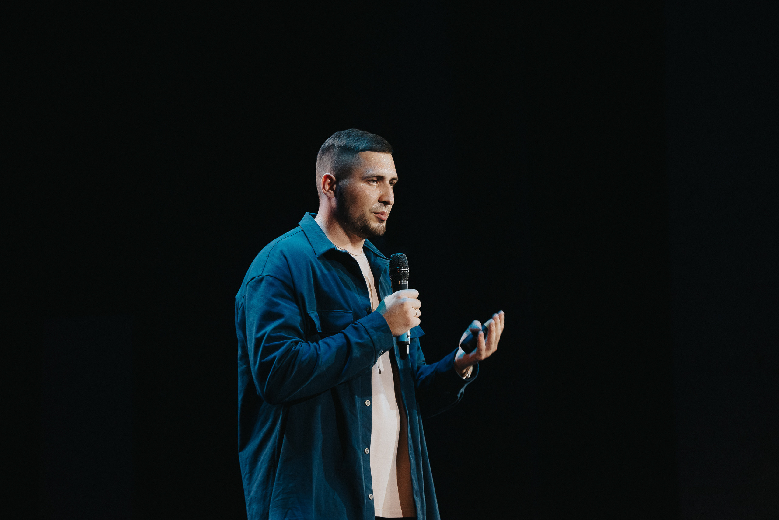 04.08.2023 — Бизнес-форум «Выжившие в Сибири». Репортажный фотограф в Кемерово