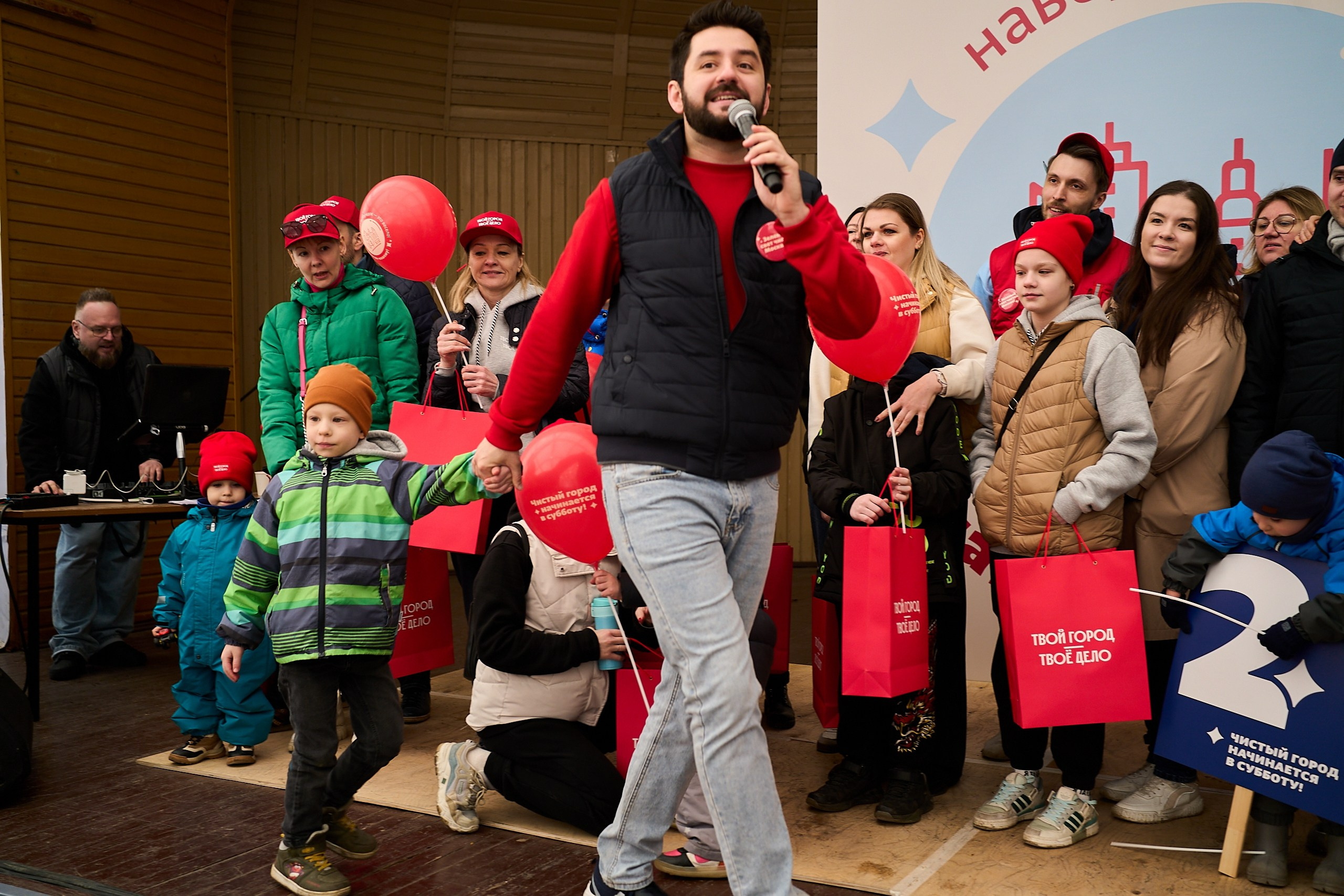 Субботник у Управления делами Мэра и Правительства Москвы. Фотограф и Видеограф в Москве. Олег Корушев