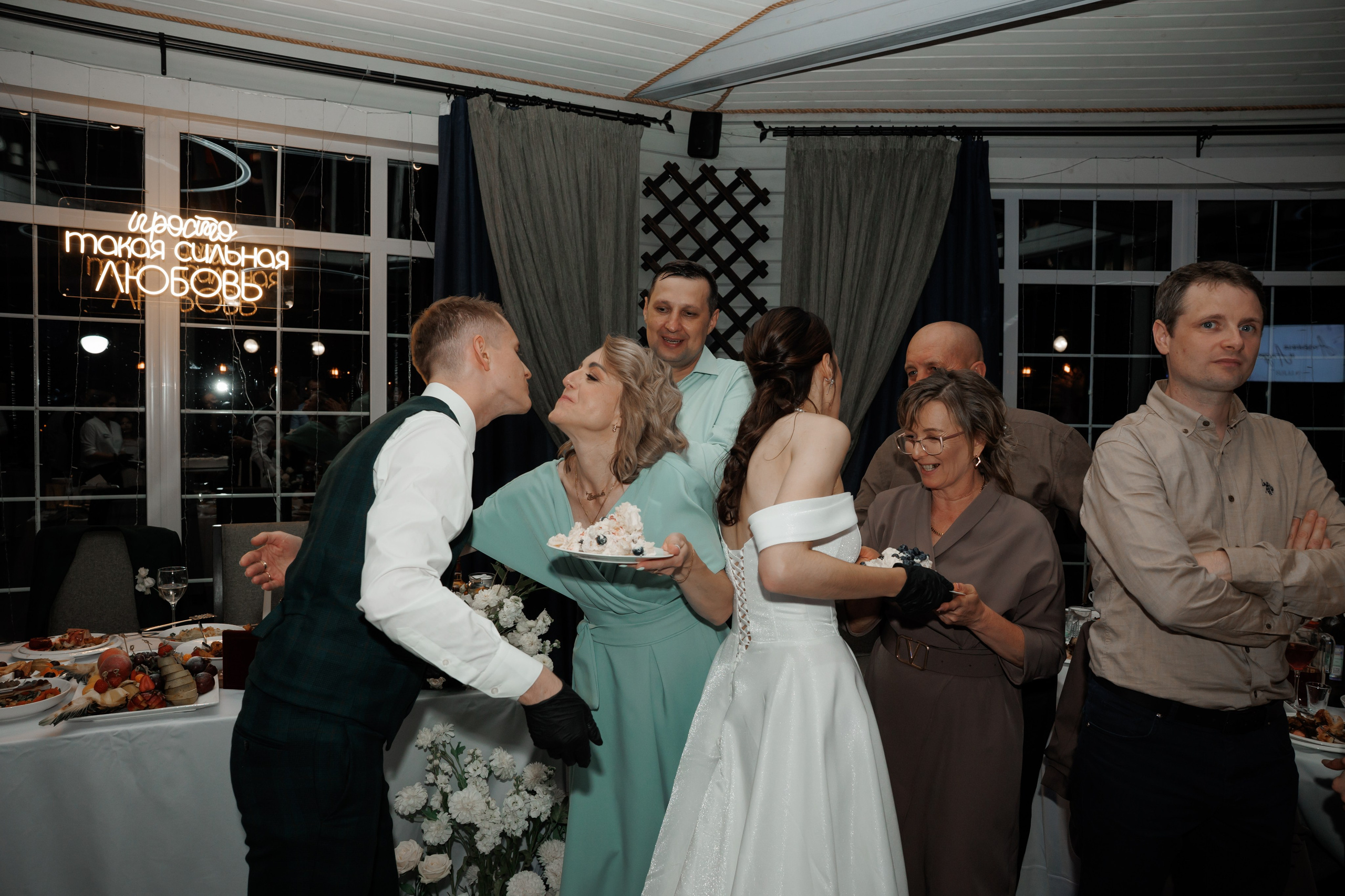 Регистрация в отеле Fish Point, ЗАГС Бутово, прогулка в Остафьево. Свадебный и репортажный фотограф (Москва, Королев и другие)