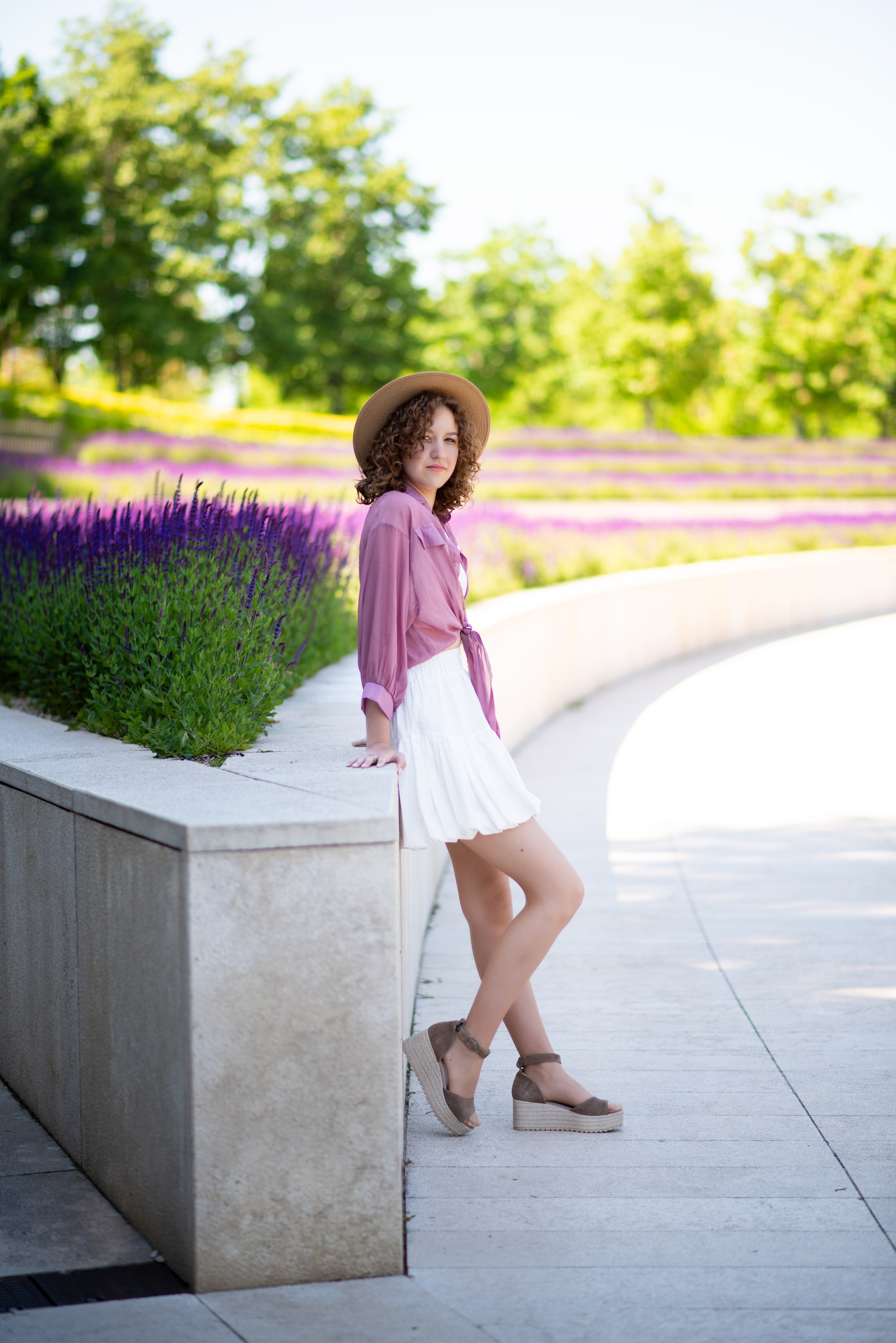 Вика в парке с шалфеем. Фотограф в Краснодаре Анна Карелина