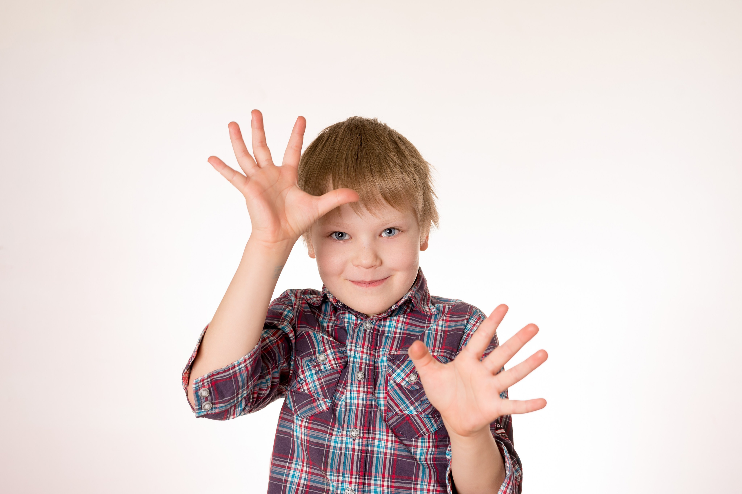 Портреты на одготонном фоне. Детский фотограф в Екатеринбурге и Берёзовском Евгений Кондаков
