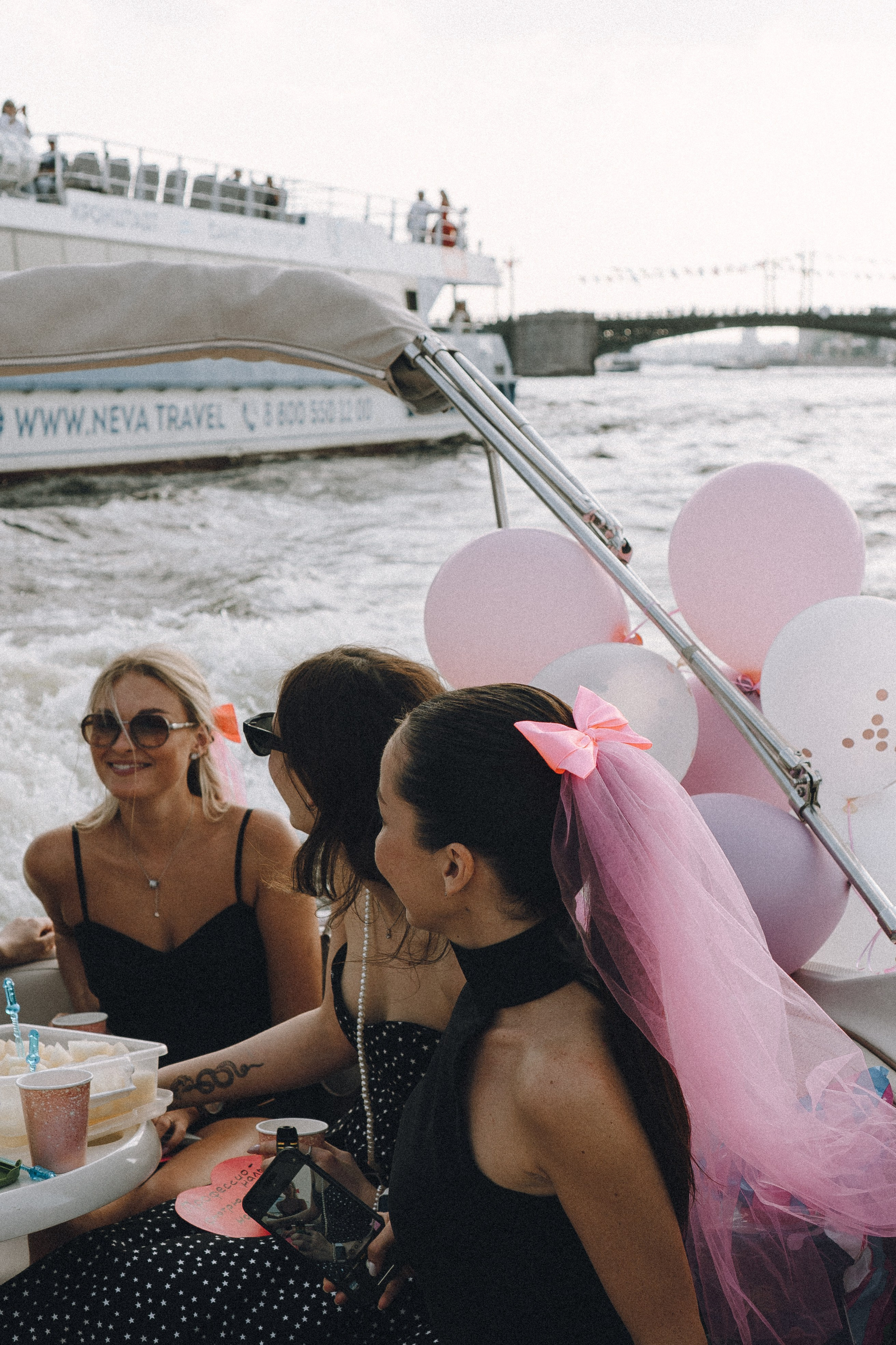 ДЕВИЧНИК НА КАТЕРЕ. Профессиональный фотограф, Санкт-Петербург — Виктория Богомолова