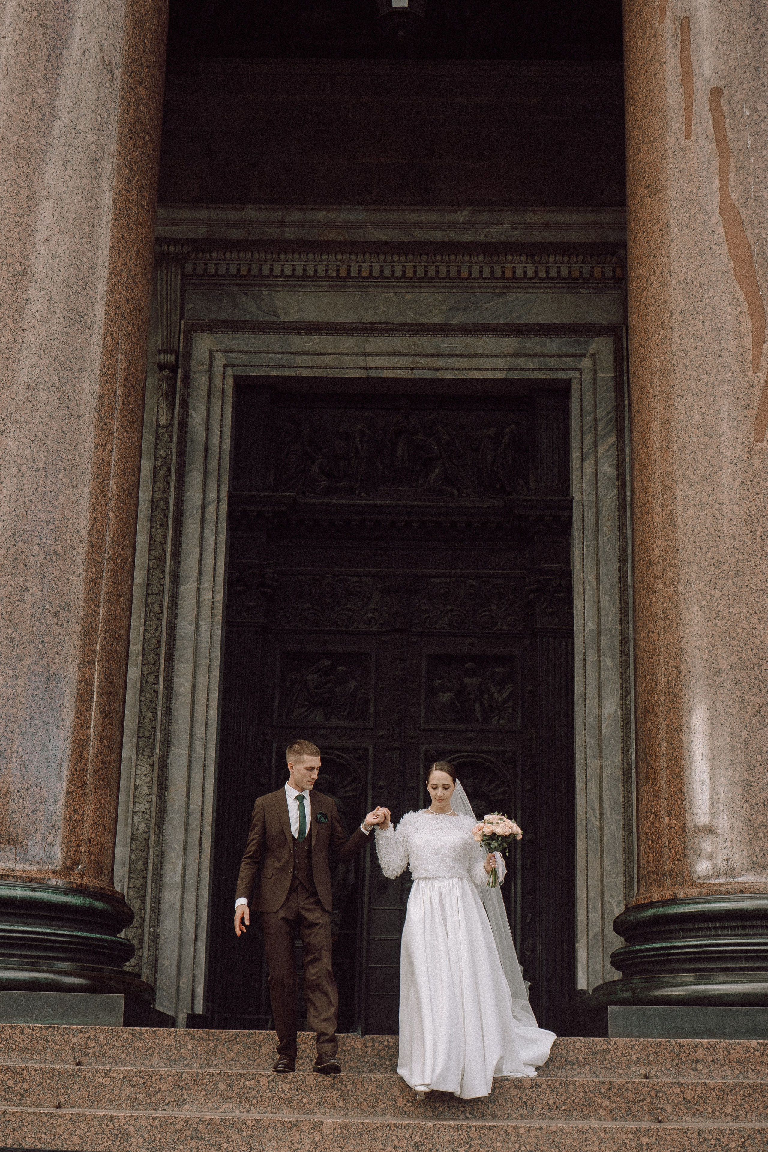 СВАДЕБНАЯ ПРОГУЛКА В САНТК-ПЕТЕРБУРГЕ (ИСАКИЕВСКИЙ СОБОР, ЗИМНЯЯ КАНАВКА, ЭРМИТАЖ И БОЛЬШАЯ МОРСКАЯ УЛИЦА). Профессиональный фотограф, Санкт-Петербург — Виктория Богомолова