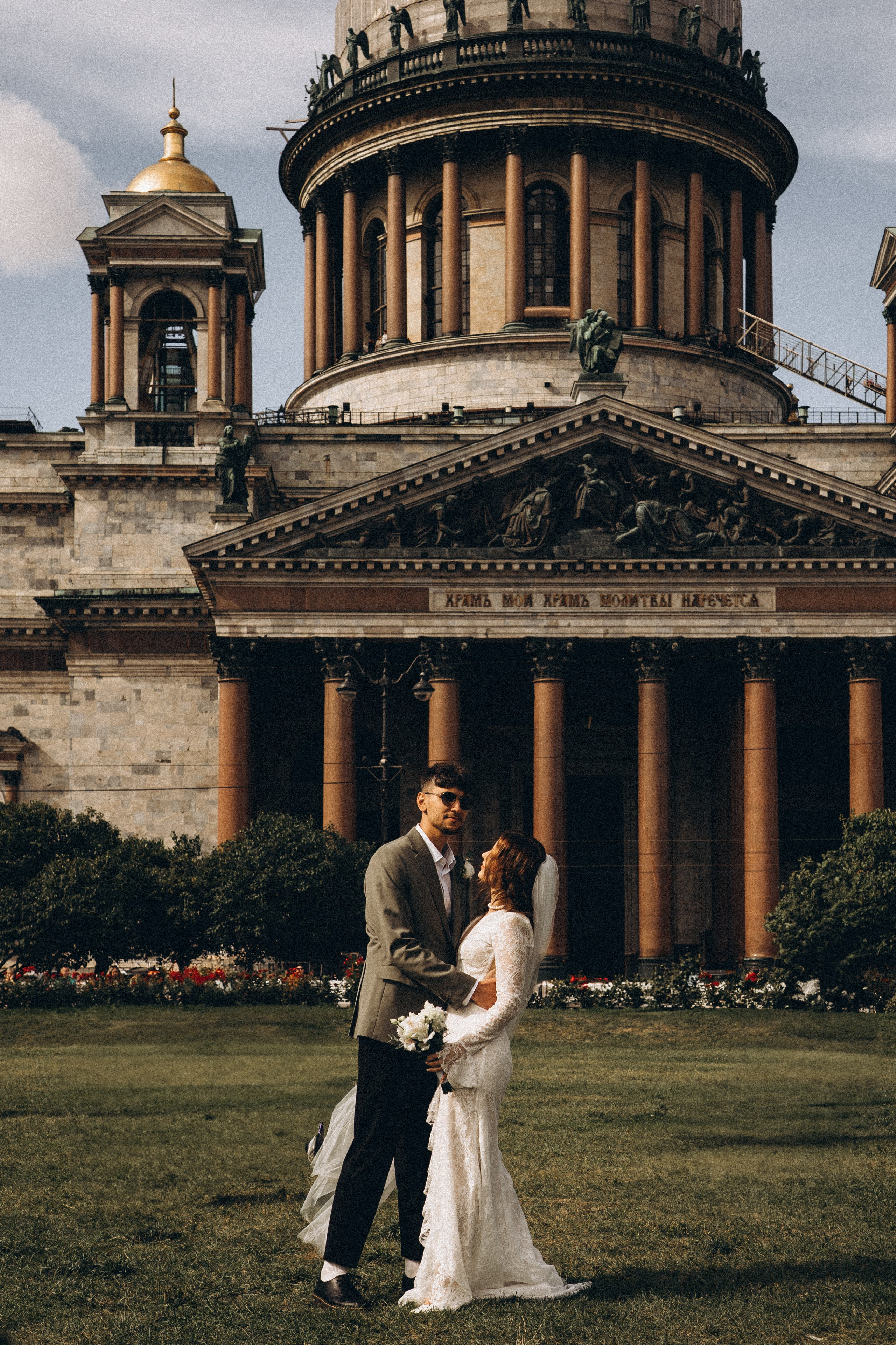 СВАДЕБНАЯ ПРОГУЛКА ВОЗЕ ИСАИКЕВСКОГО СОБОРА АСТОРИИ И ЗАКОНОДАЛЕТНОГО СОБРАНИЯ. Профессиональный фотограф, Санкт-Петербург — Виктория Богомолова