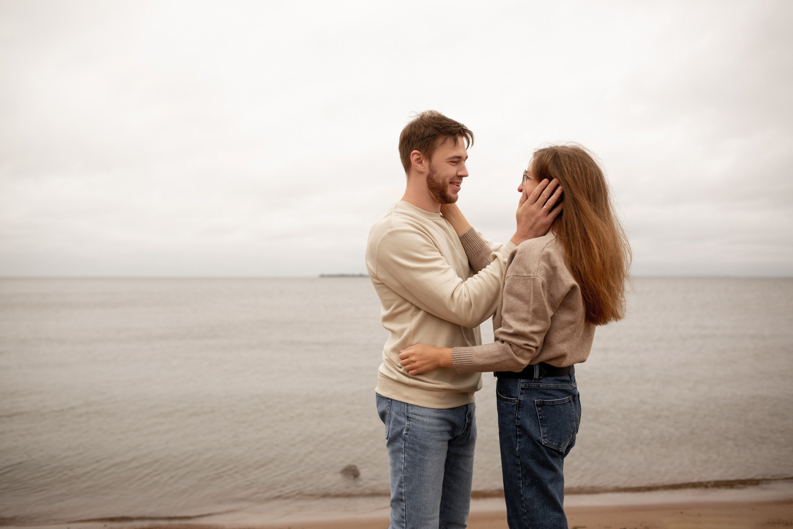 Семейная фотопрогулка на пляже. Свадебный фотограф Кирилл Белый
