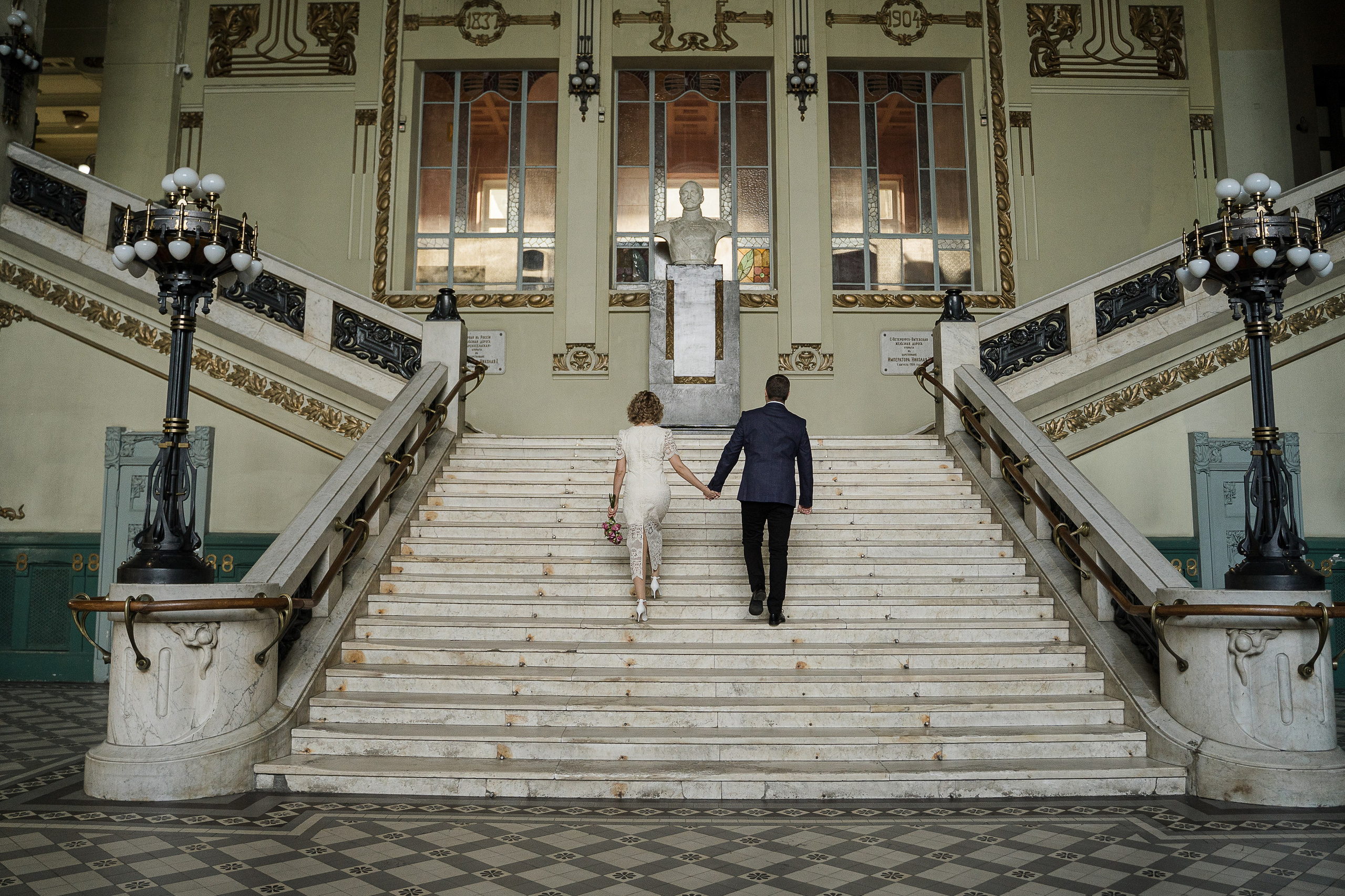 Свадебная фотосессия на Витебском вокзале. Свадебный и семейный фотограф в Пушкине и Санкт-Петербурге Мария Филиппова