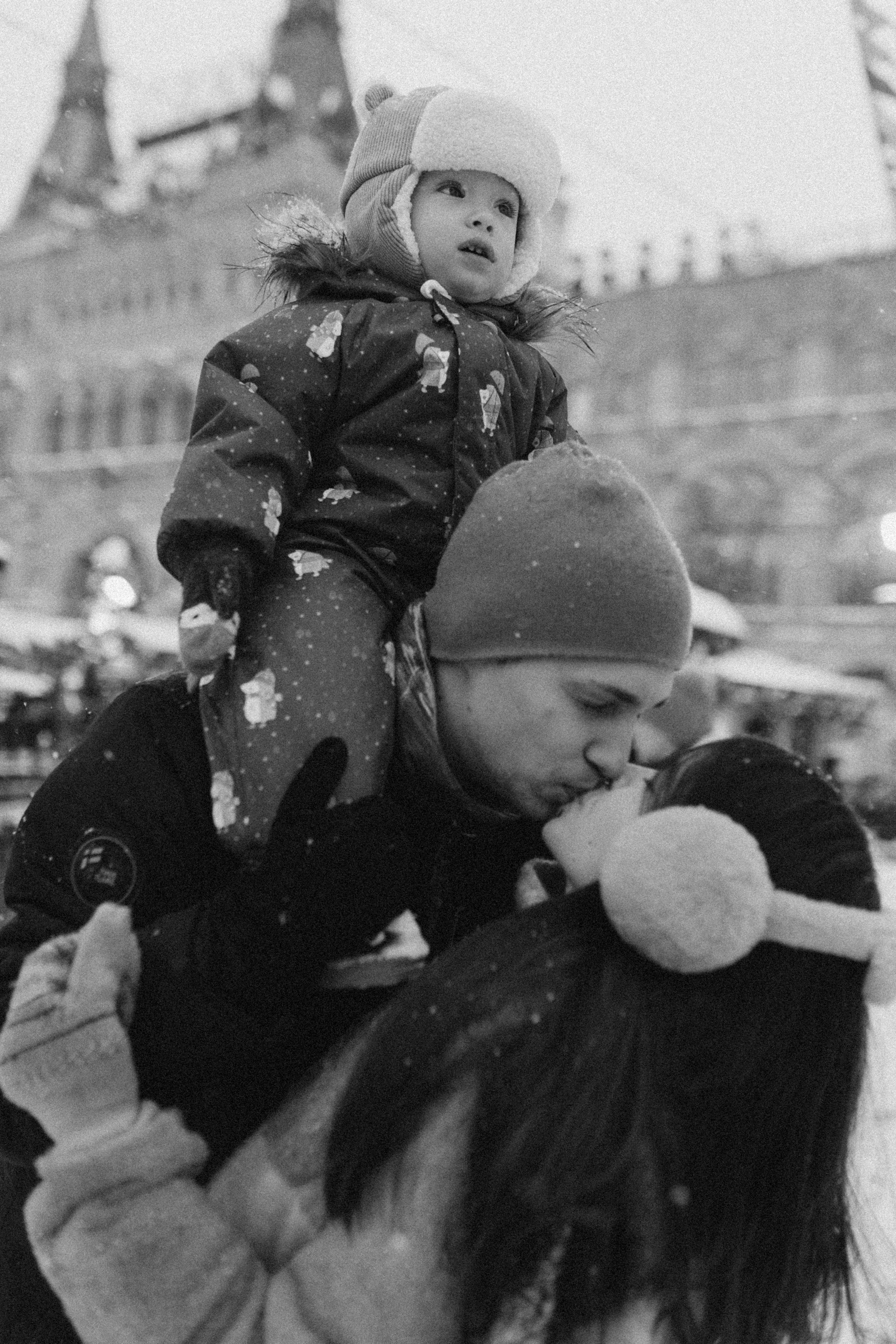 Лена, Митя и Левушка прогулка на Красной площади. Семейный фотограф в Москве и Люберцах Юлия Гуськова