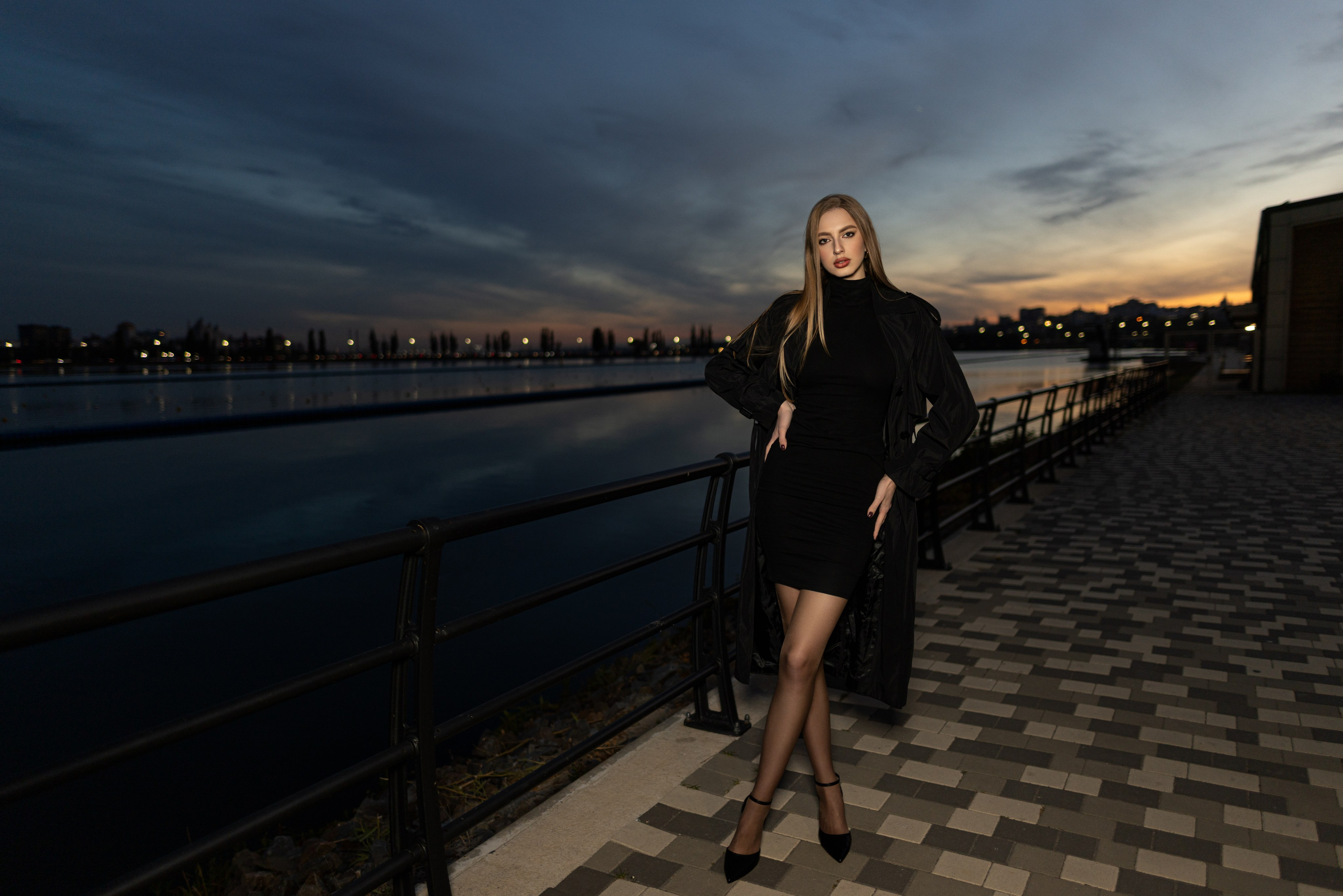 Вечерняя съемка с Ксенией на улице с импульсным светом для «себя». Дмитрий Шульгин, портретный фотограф в Воронеже